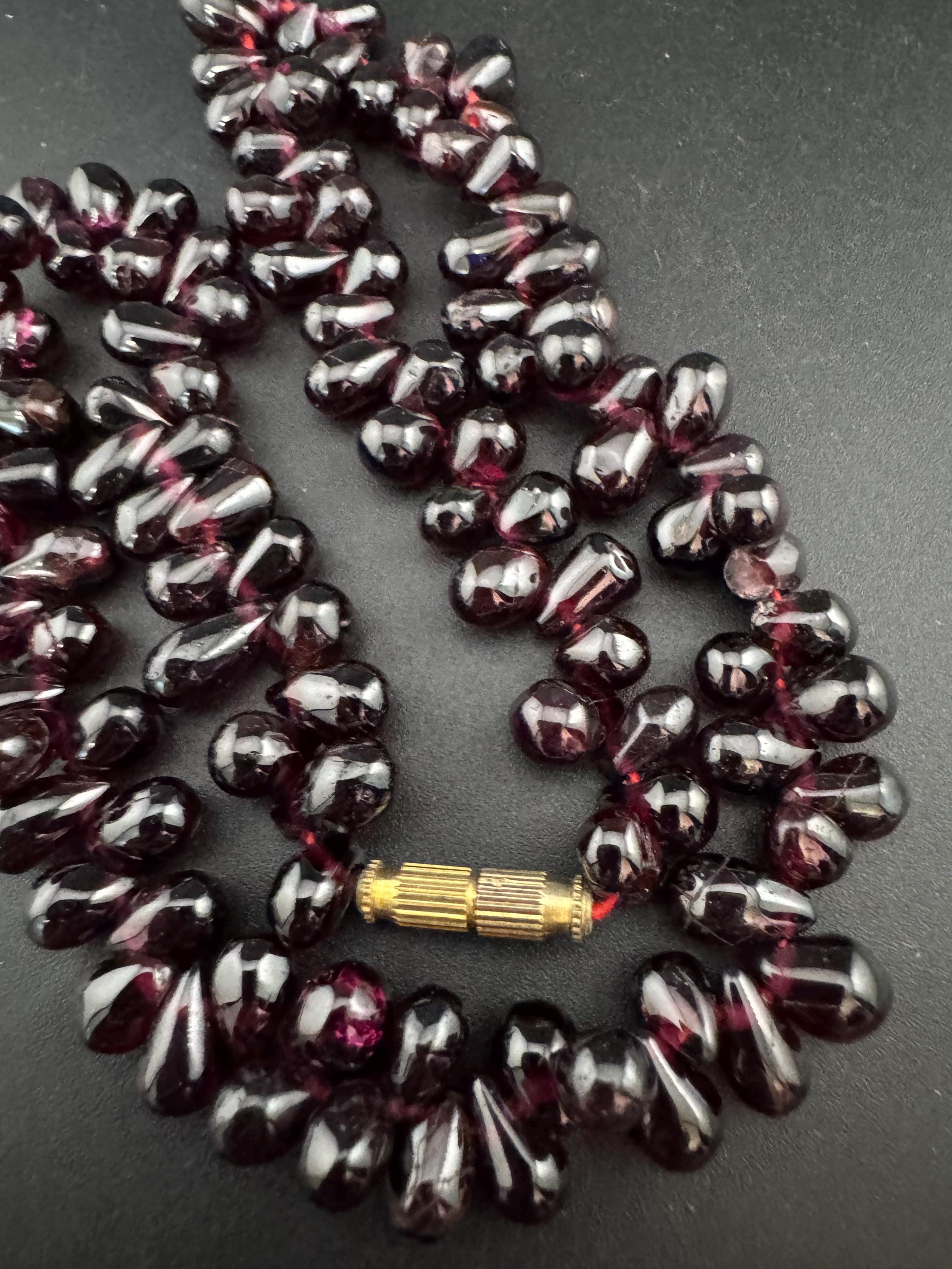 Antique Art Deco natural garnet red purple gemstone beaded necklace 45cm