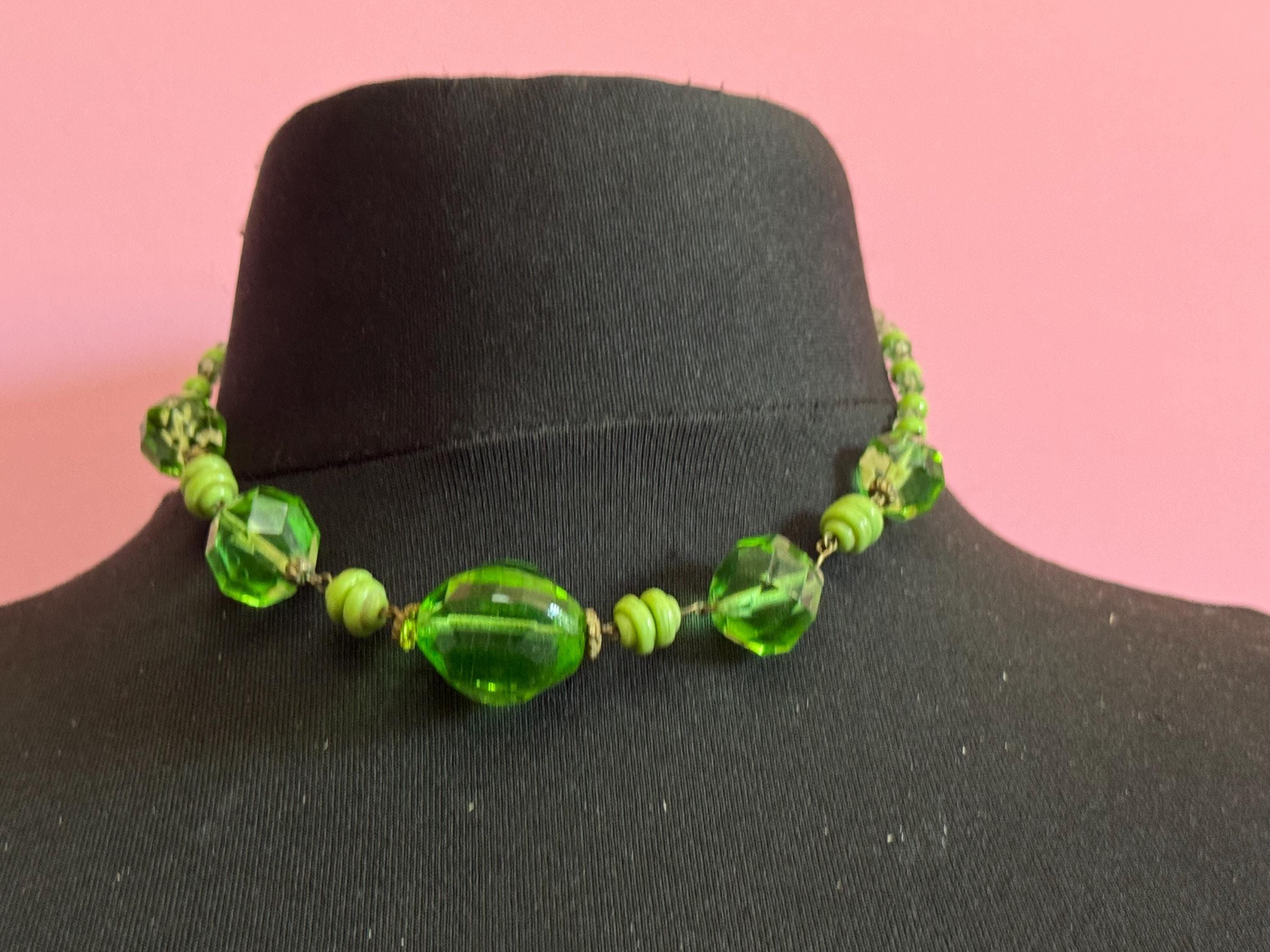 Old UV Reactive Art Deco faceted abs milder glass Czech beaded necklace, uranium 44cm