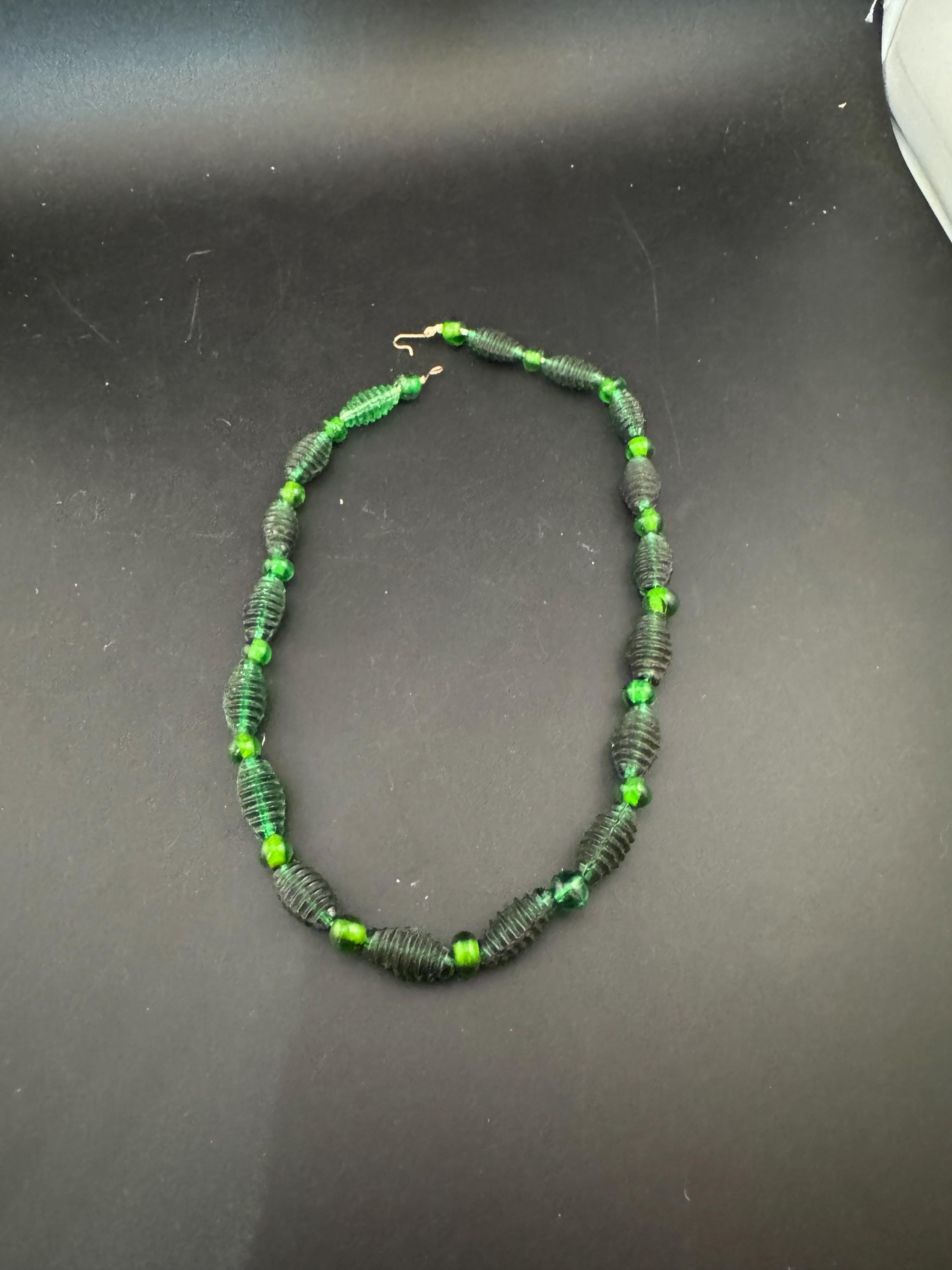 Antique art deco green glass crystal ribbed beaded carved detail necklace vintage rolled gold