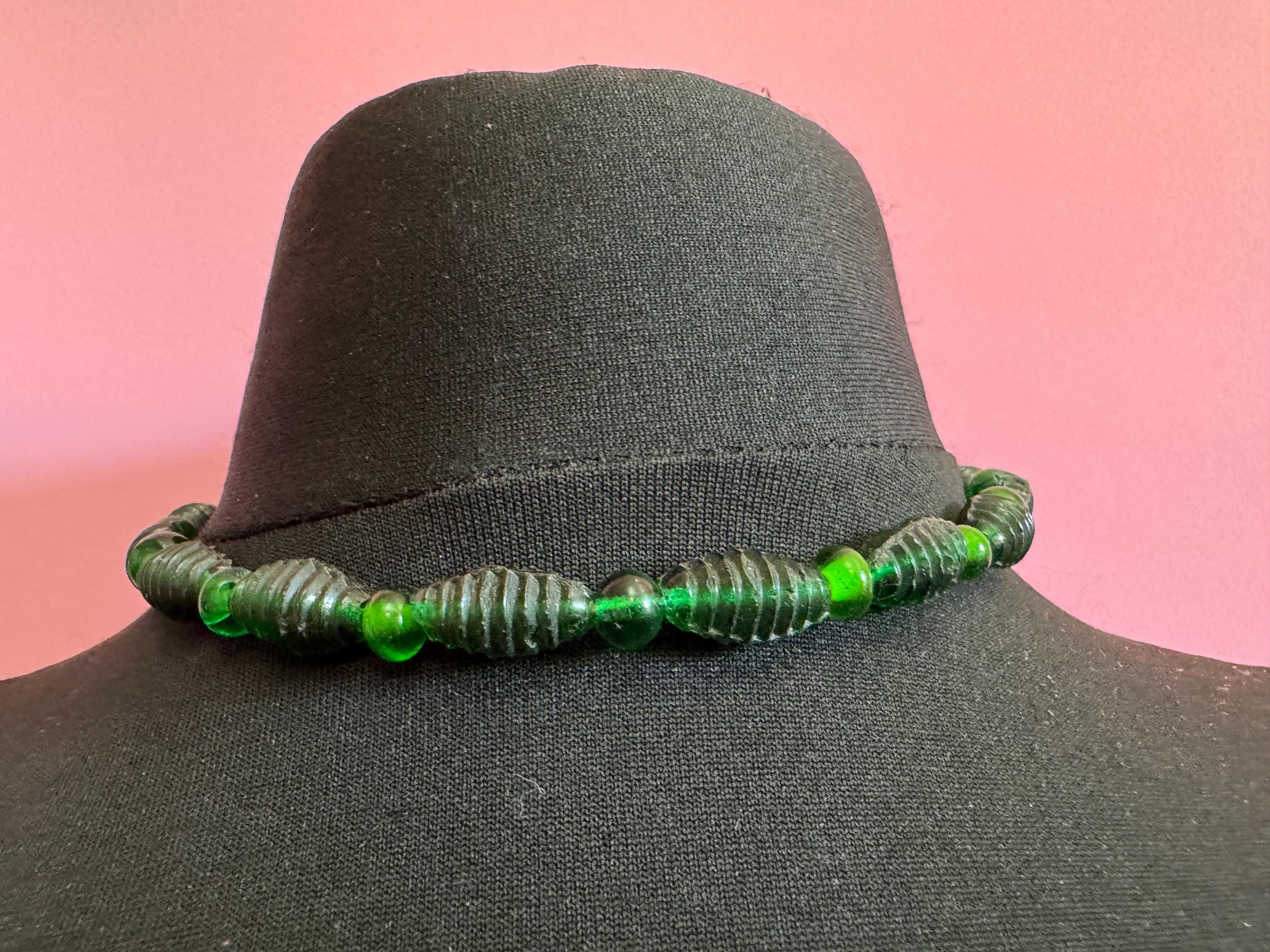 Antique art deco green glass crystal ribbed beaded carved detail necklace vintage rolled gold