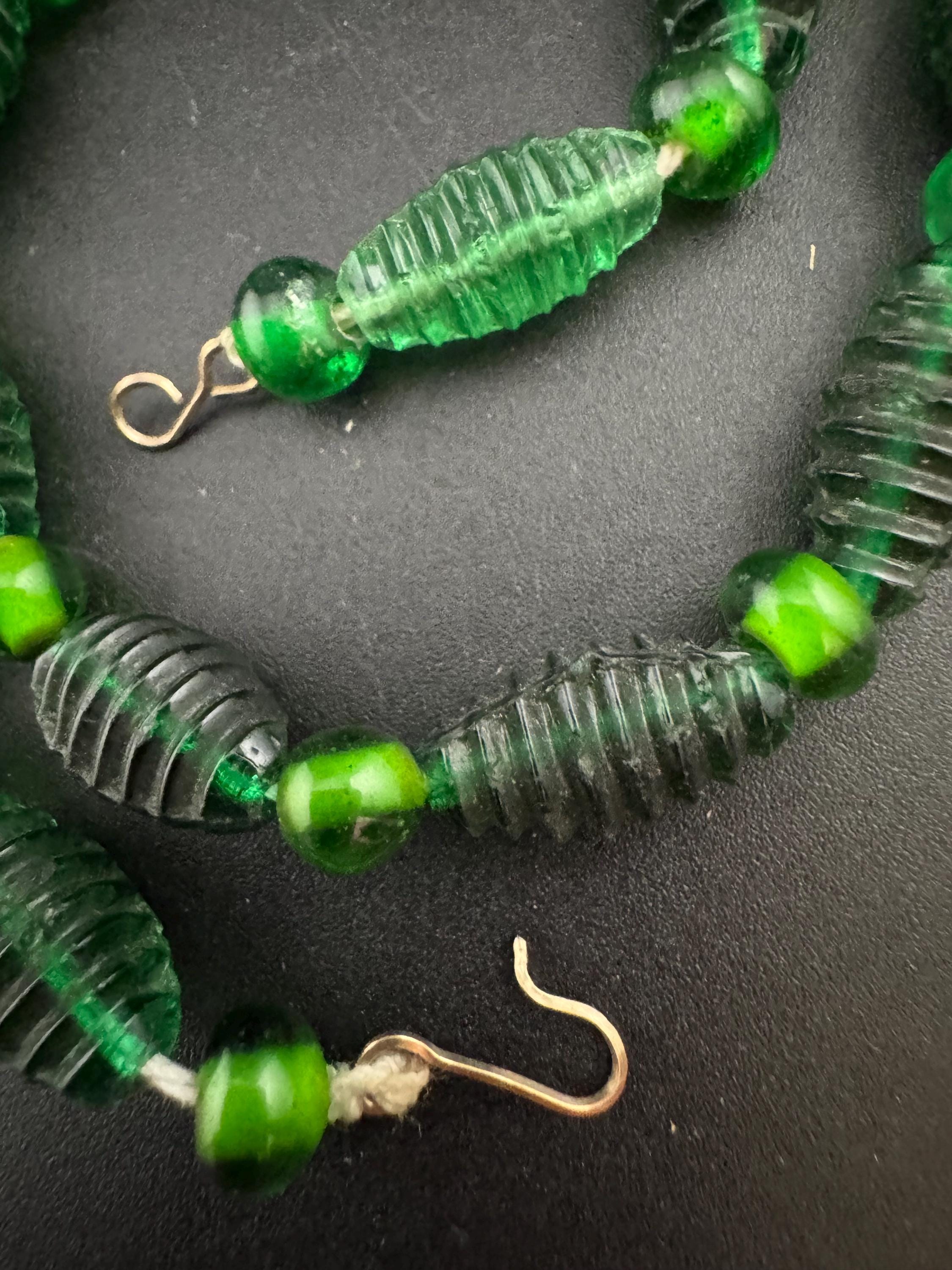 Antique art deco green glass crystal ribbed beaded carved detail necklace vintage rolled gold
