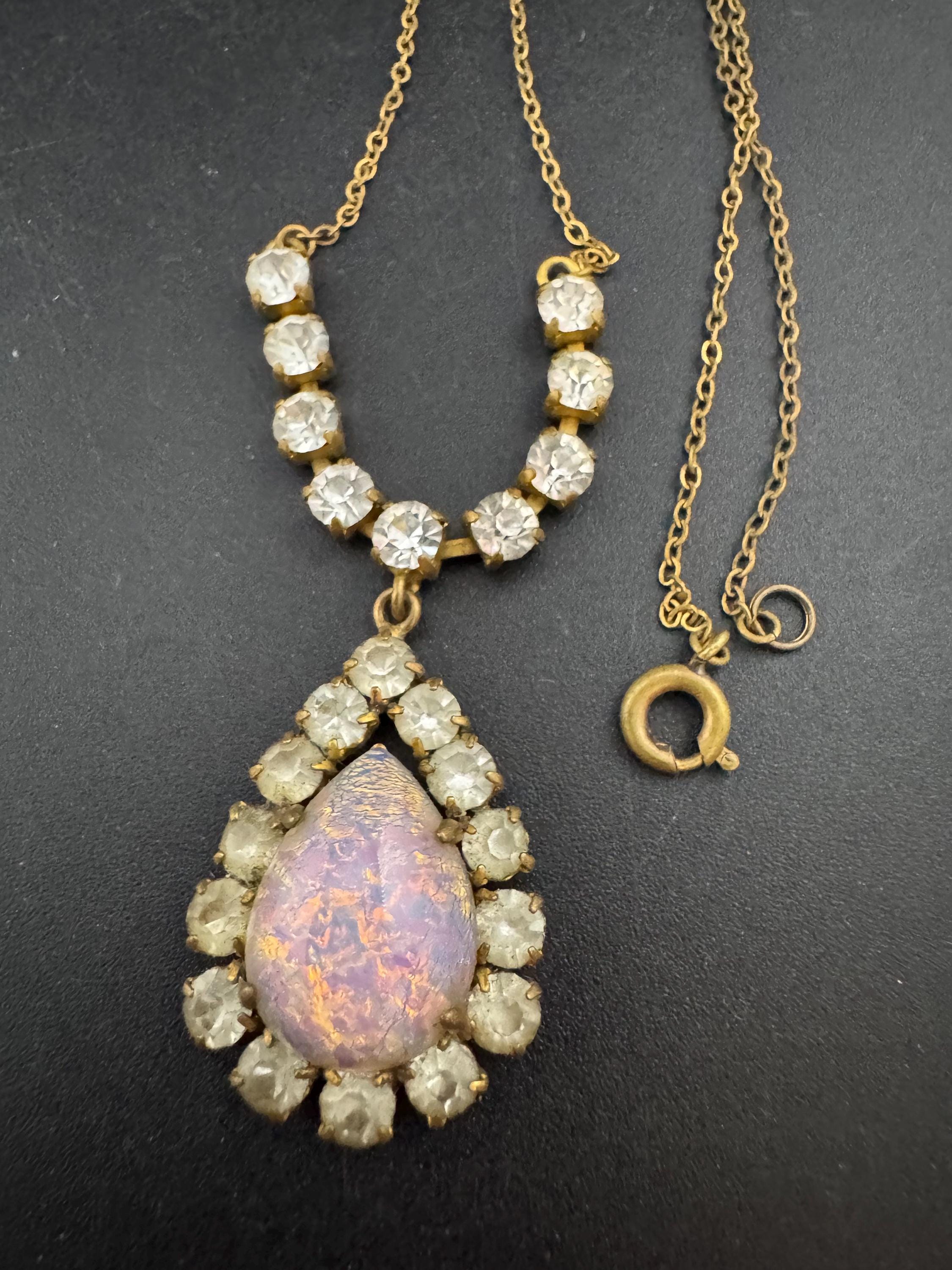 Vintage Opaline gem set glass opal gold tone lariat drop diamante rhinestone paste necklace
