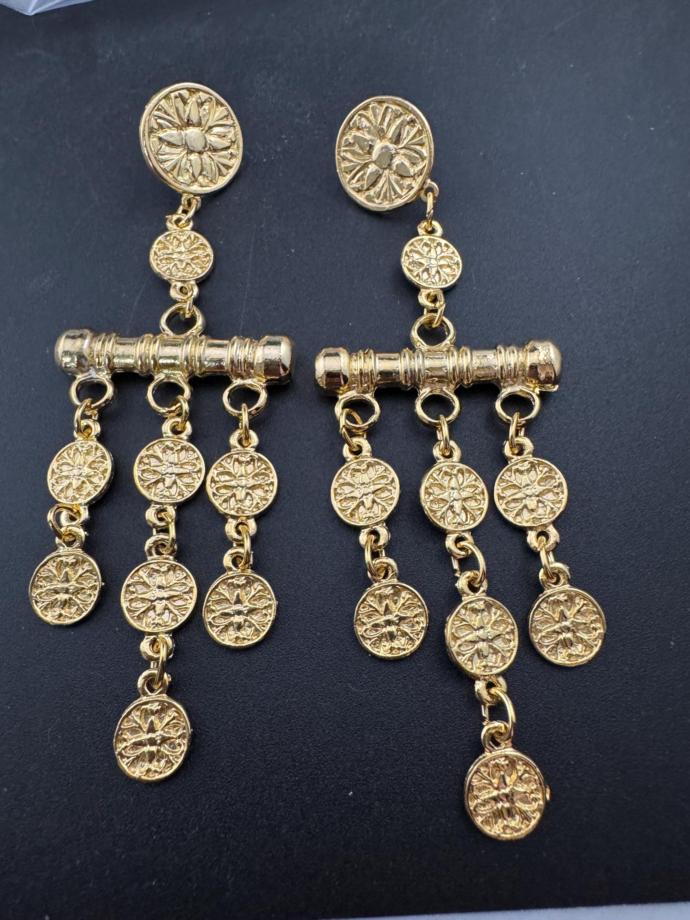 Long 10.5cm etruscan style Gold tone dangly disc shoulder grazer pierced drop earrings 1990s True vintage