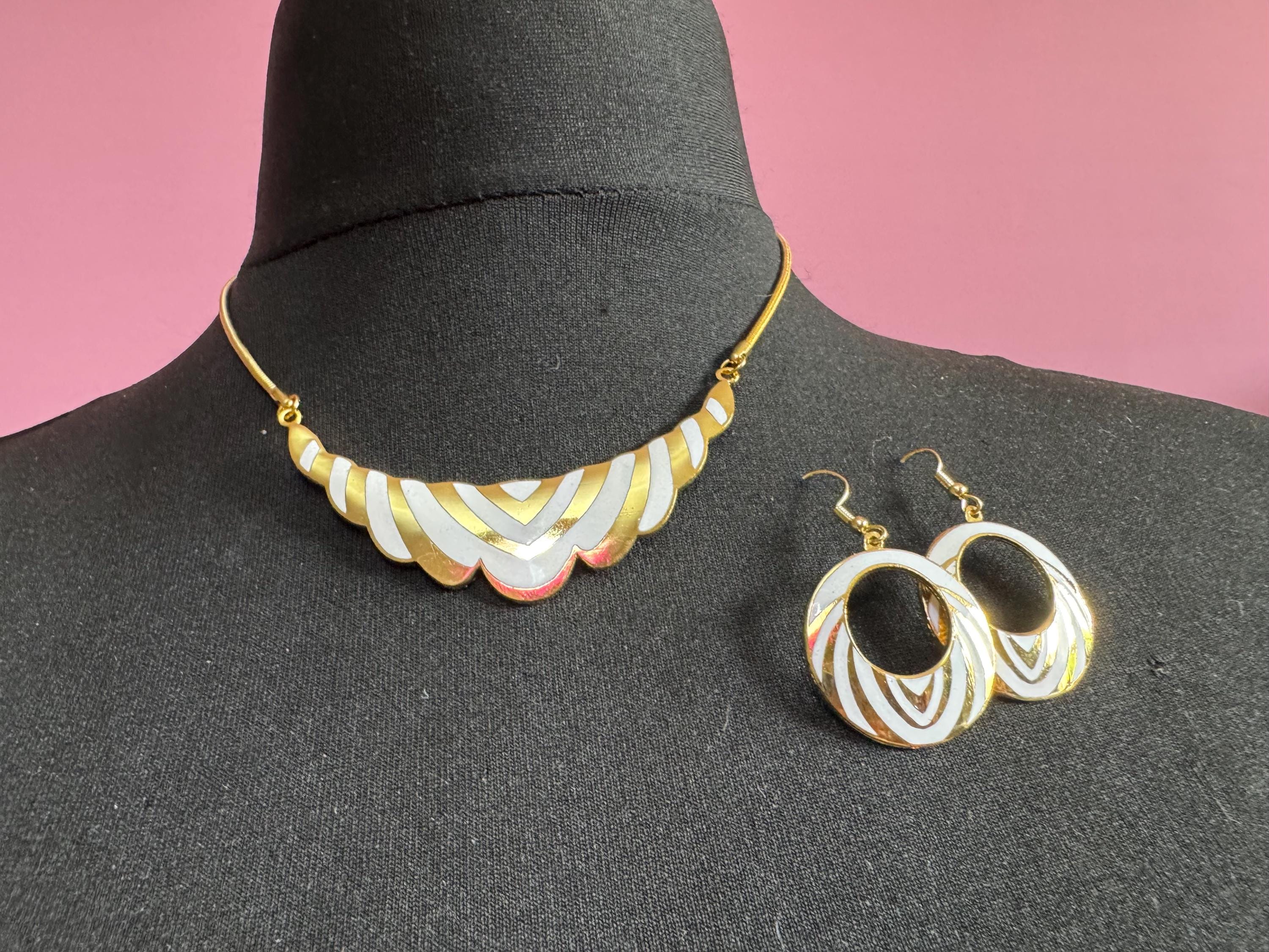 vintage 1980s white and gold enamel collar necklace and matching disc earrings, unused retro jewelry set