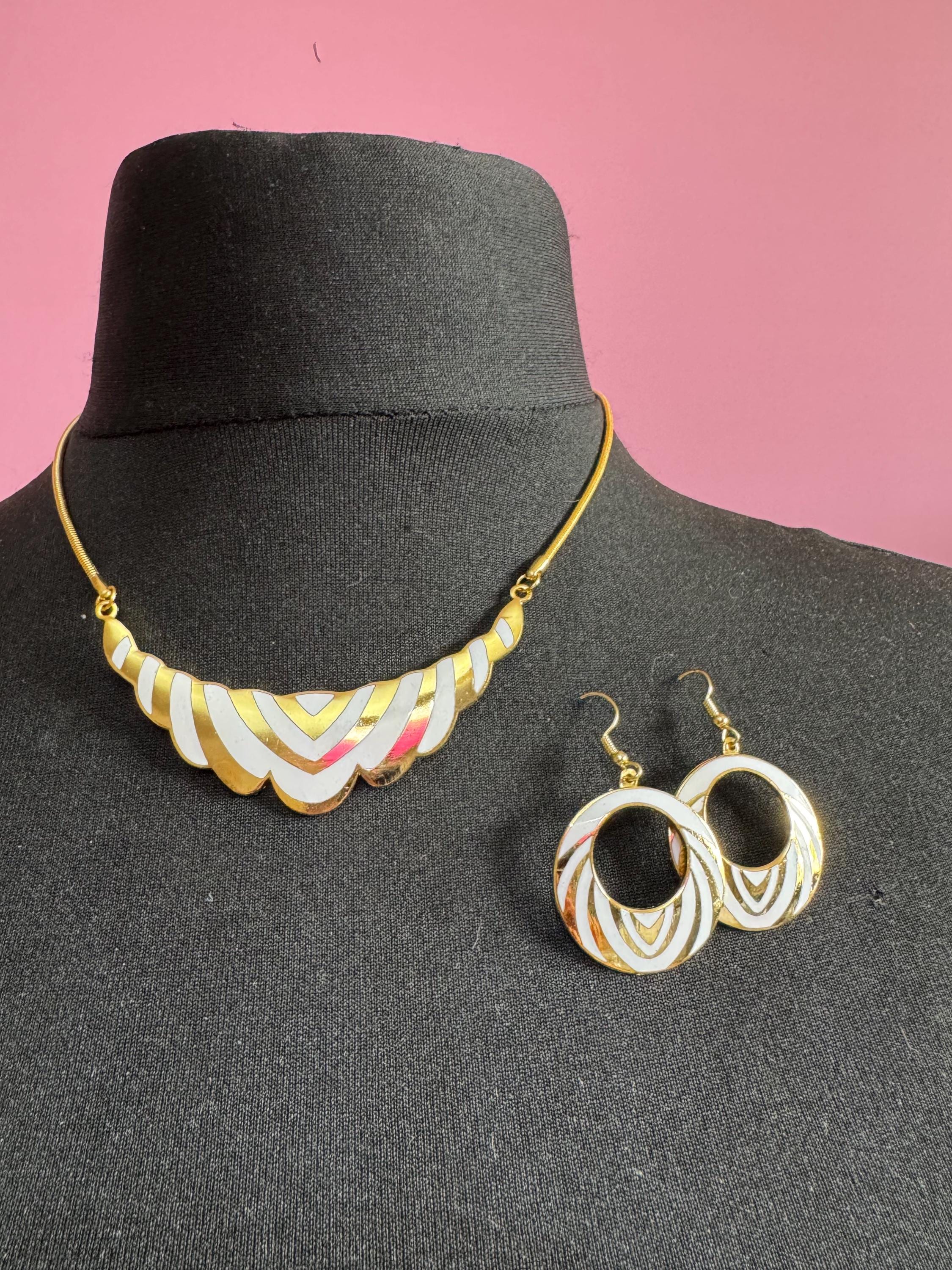 vintage 1980s white and gold enamel collar necklace and matching disc earrings, unused retro jewelry set