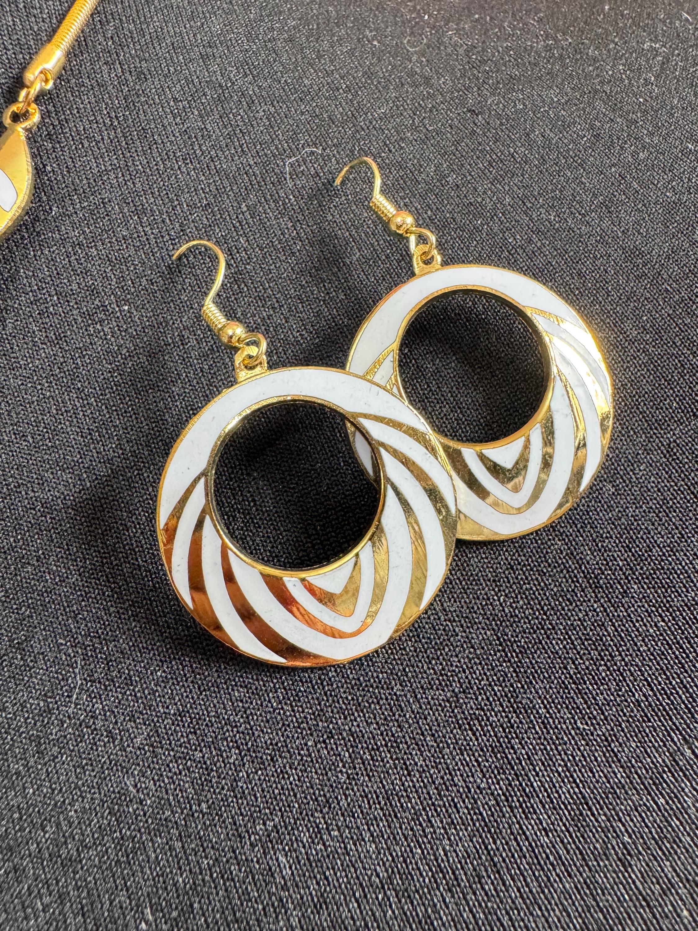 vintage 1980s white and gold enamel collar necklace and matching disc earrings, unused retro jewelry set