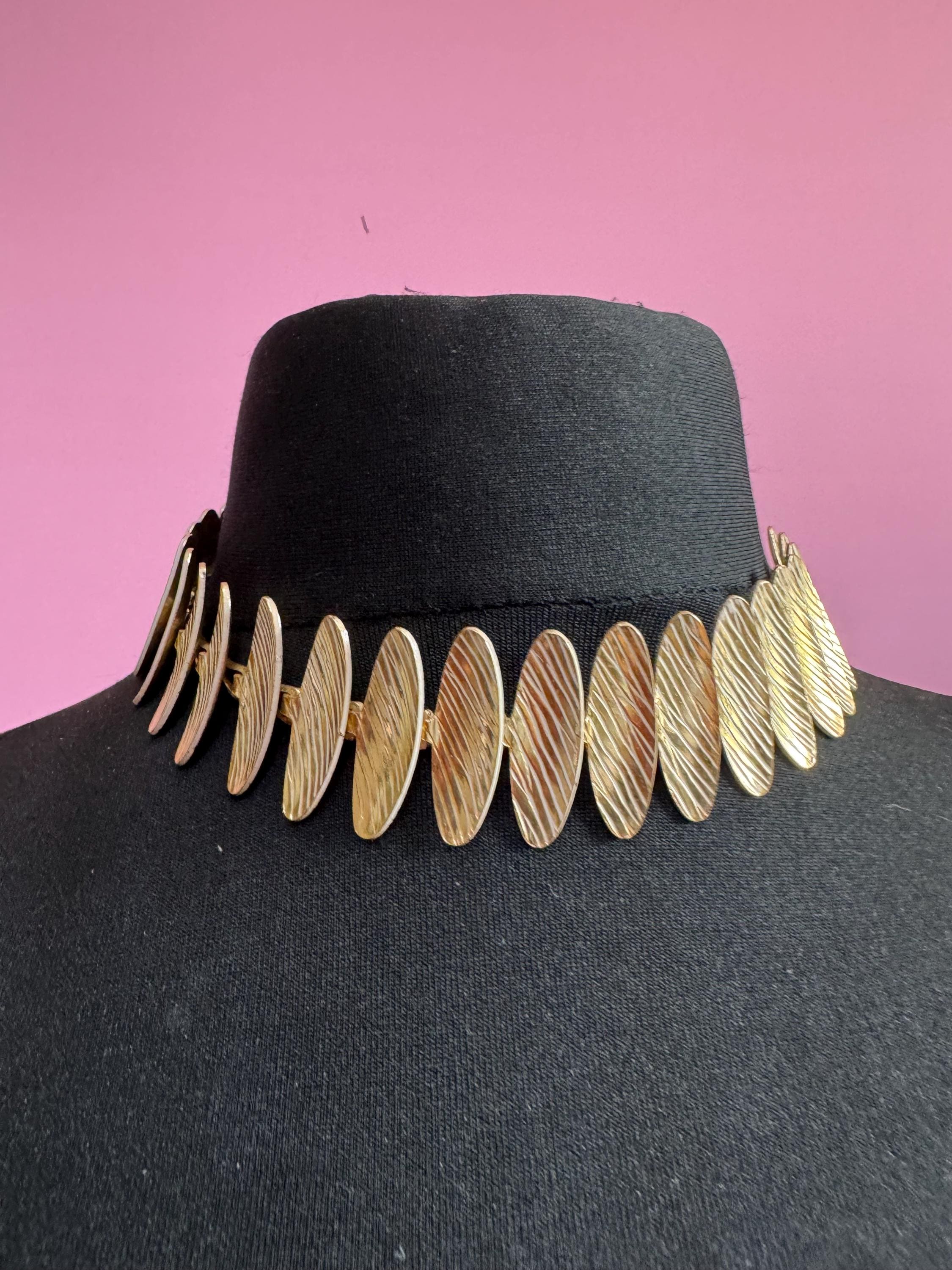 lightweight white and gold tone aluminium panel link choker necklace 1980s 43cm x 3cm