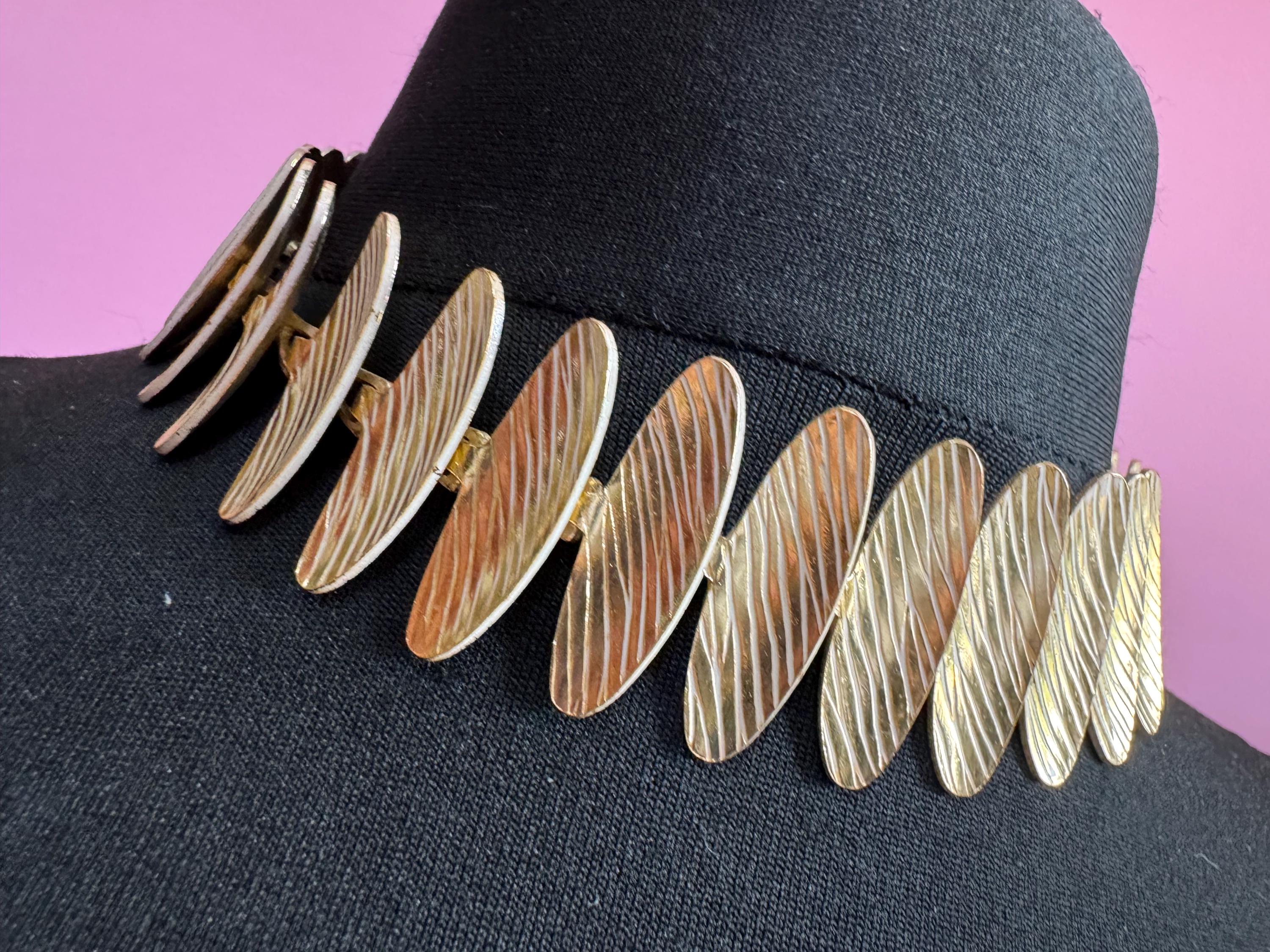 lightweight white and gold tone aluminium panel link choker necklace 1980s 43cm x 3cm