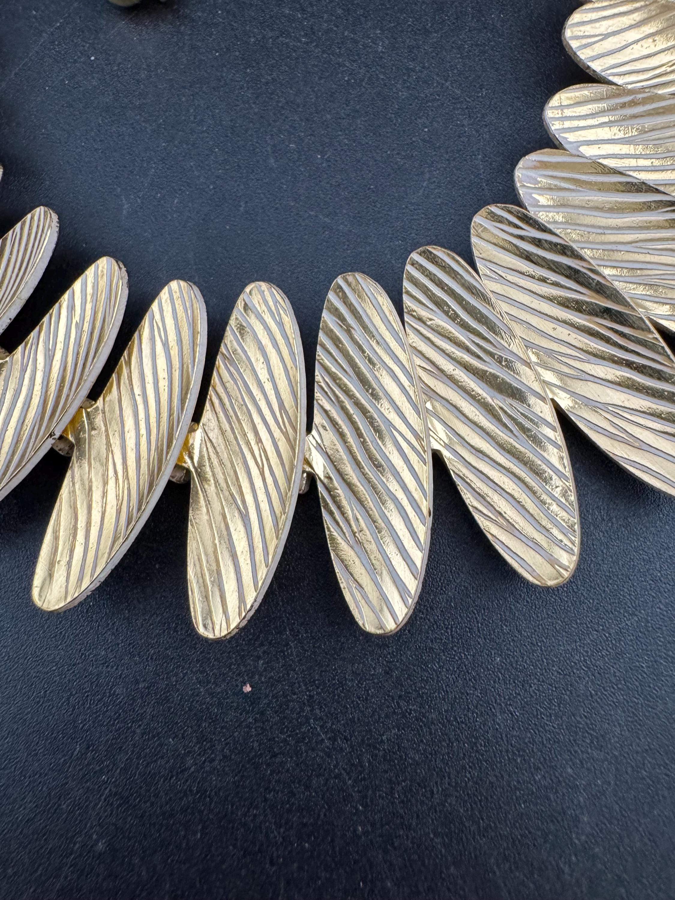 lightweight white and gold tone aluminium panel link choker necklace 1980s 43cm x 3cm