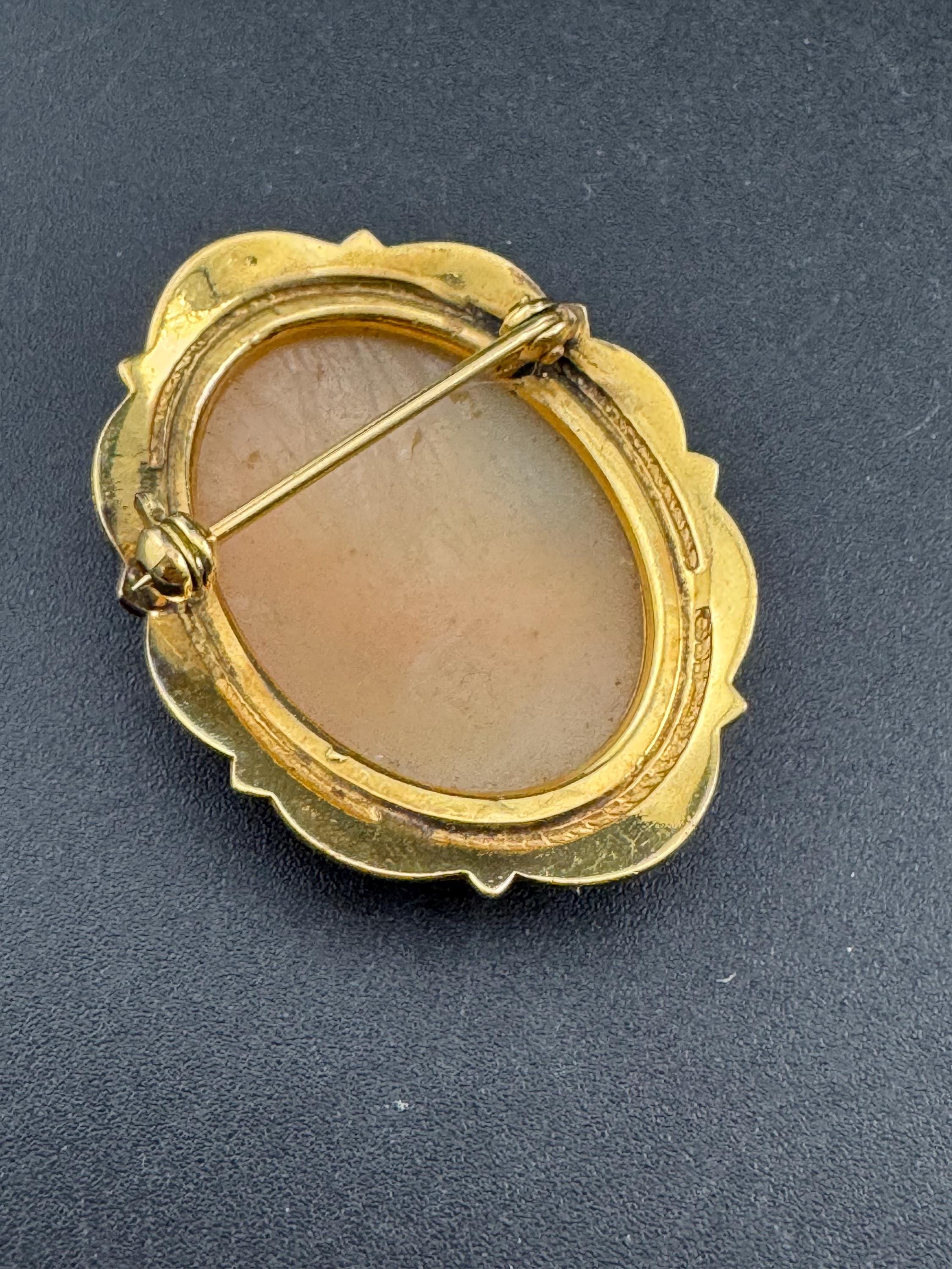 Large 4.5cm Vintage Victorian revival rolled Gold carved shell Cameo Brooch  1940s 1950s 1960s