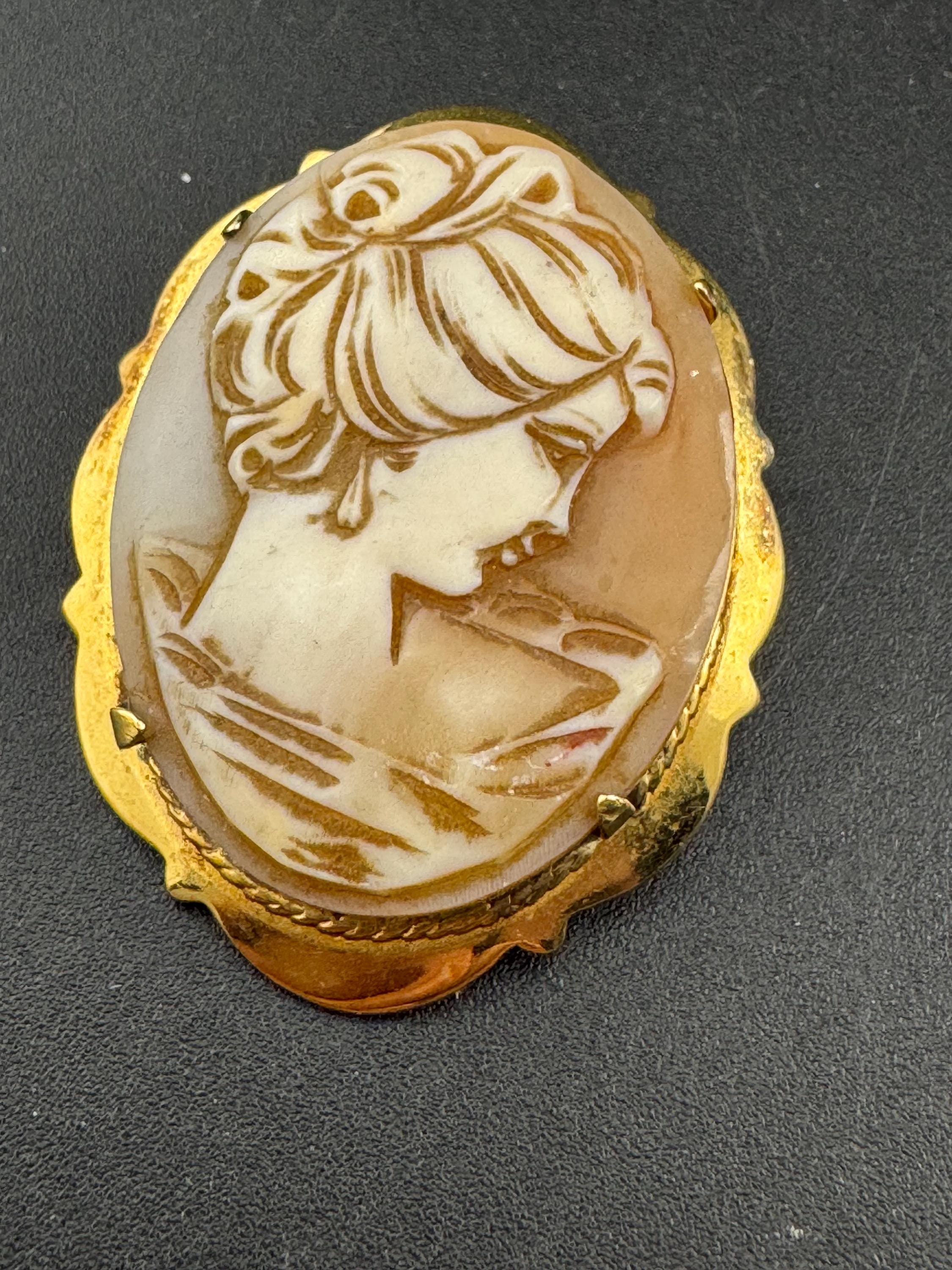 Large 4.5cm Vintage Victorian revival rolled Gold carved shell Cameo Brooch  1940s 1950s 1960s