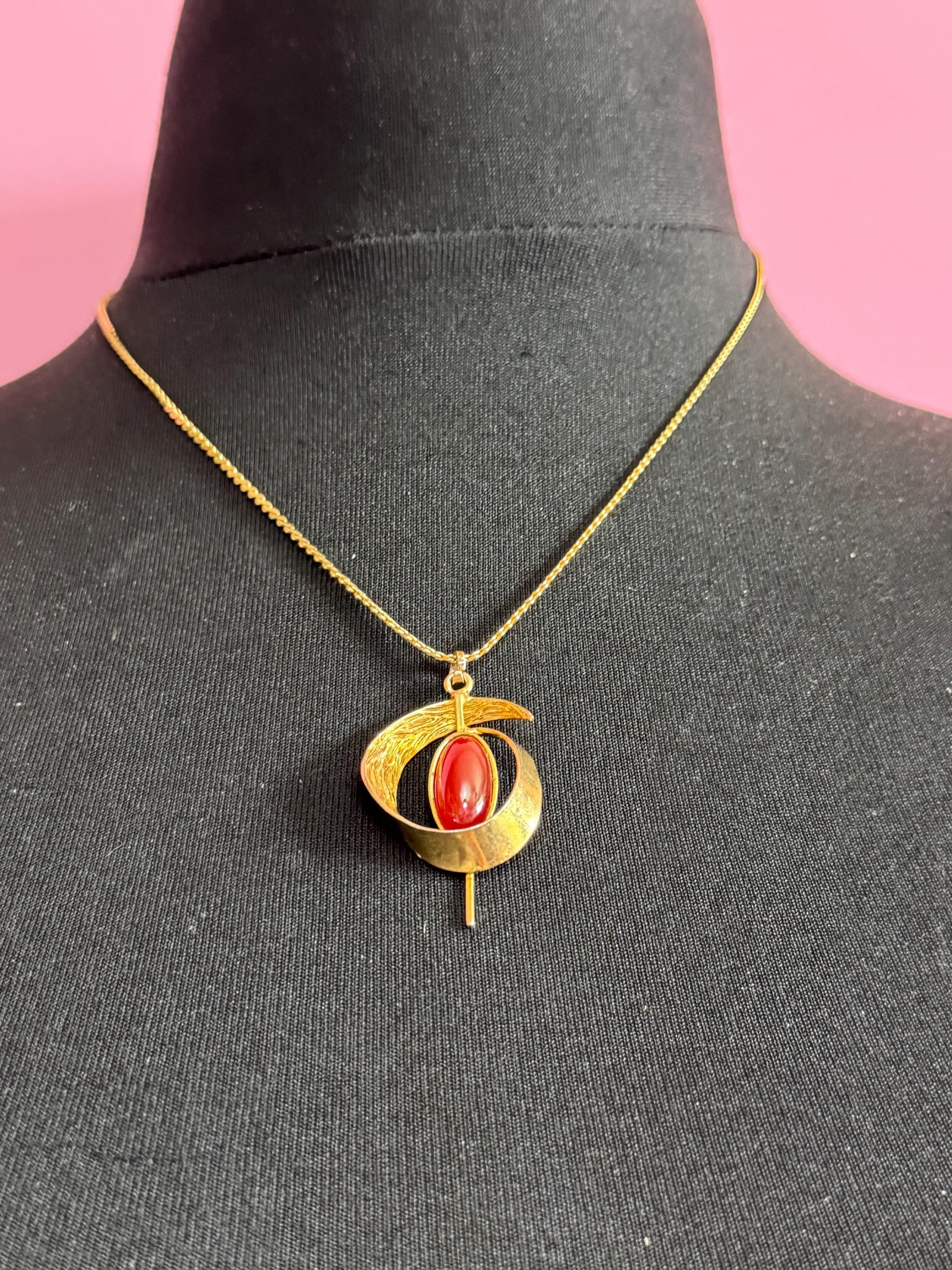 Modernist mid century gold plated carnelian gemstone pendant necklace on a 48cm serpentine  chain