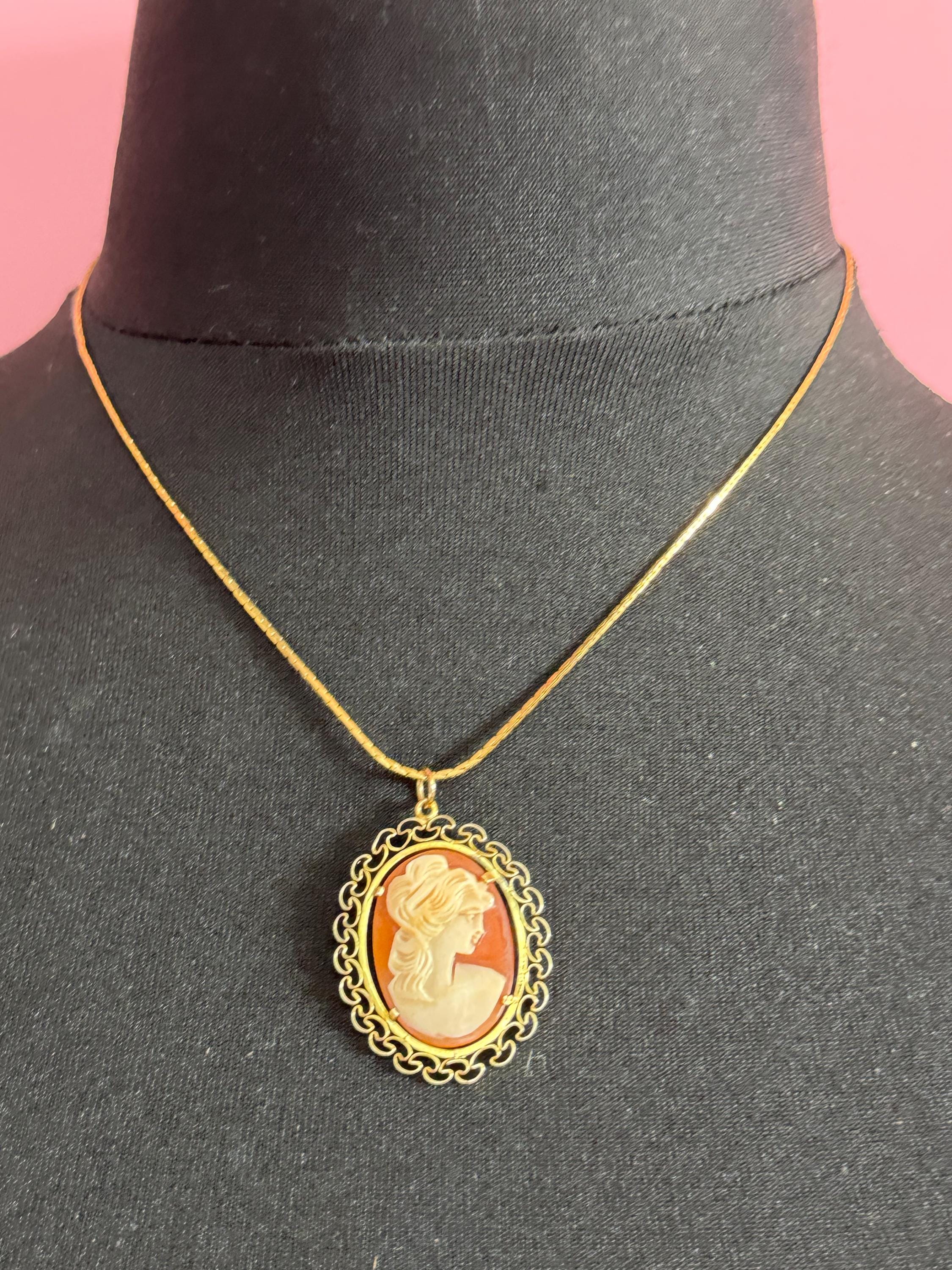 Vintage Gold plated Carved shell cameo pendant necklace on a 45cm plated chain 1970s 1960s