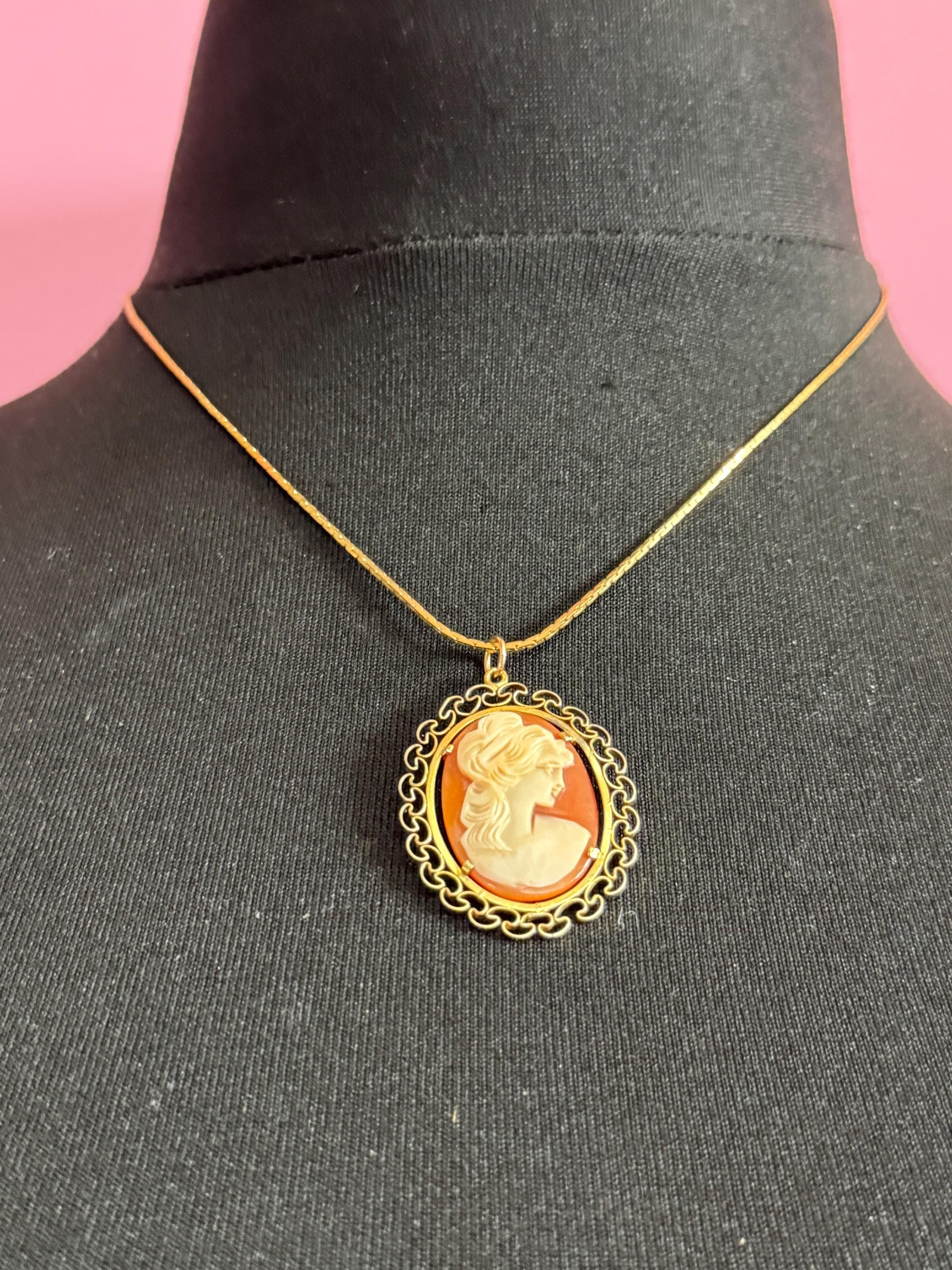 Vintage Gold plated Carved shell cameo pendant necklace on a 45cm plated chain 1970s 1960s