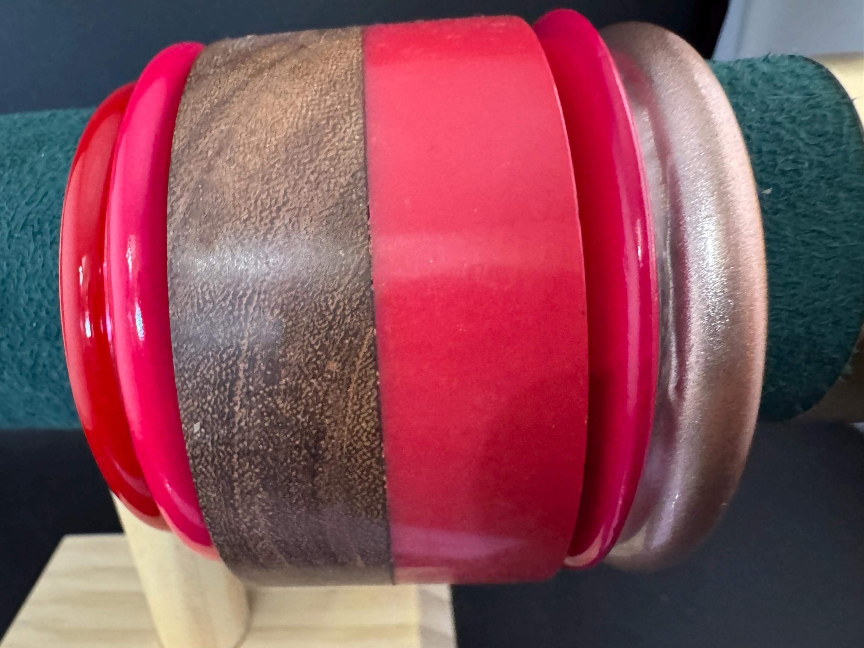Vintage stack of red brown pink plastic bangles retro acrylic wooden  bracelets