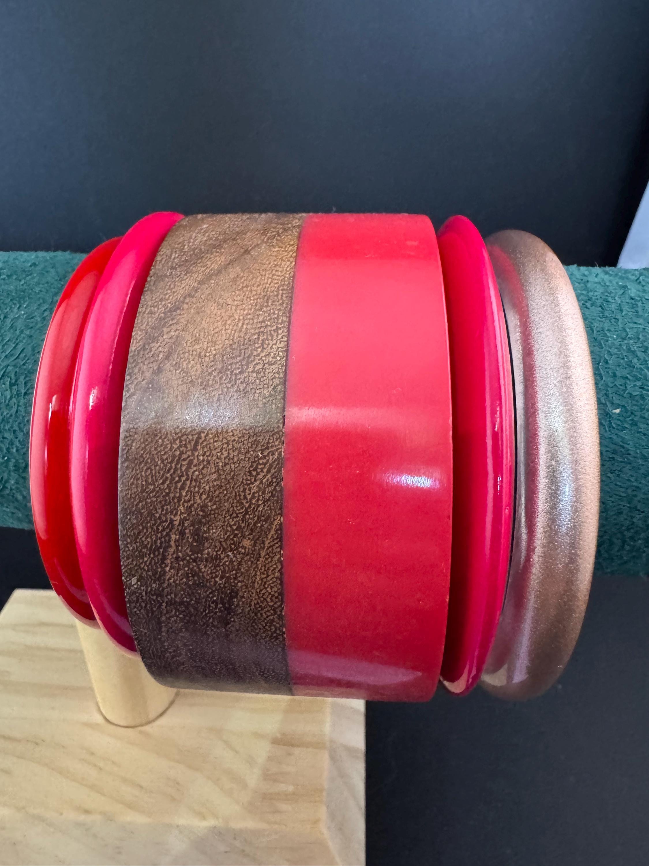 Vintage stack of red brown pink plastic bangles retro acrylic wooden  bracelets