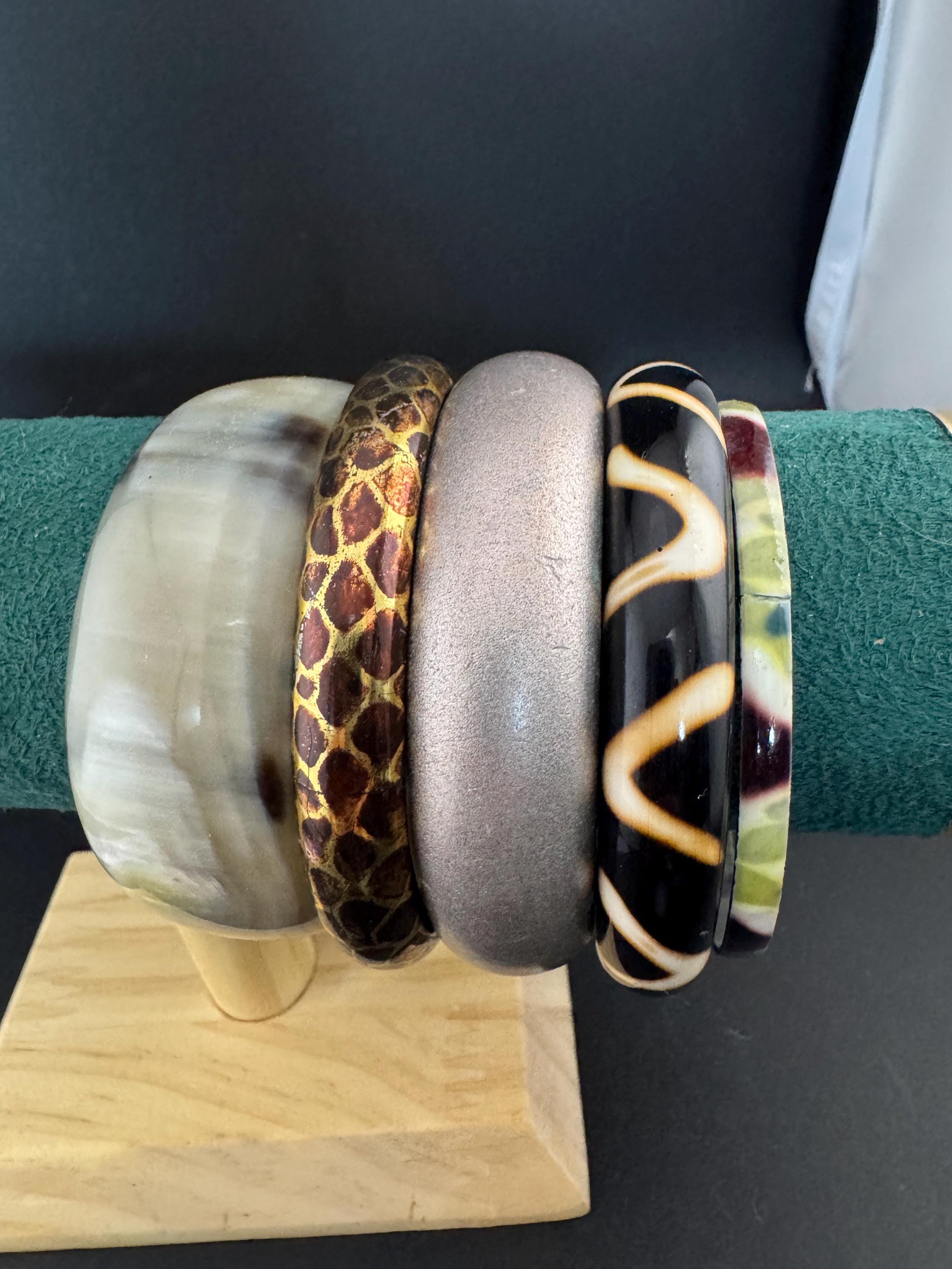Cream brown yellow animal print beige stack of vintage retro plastic metal bangles