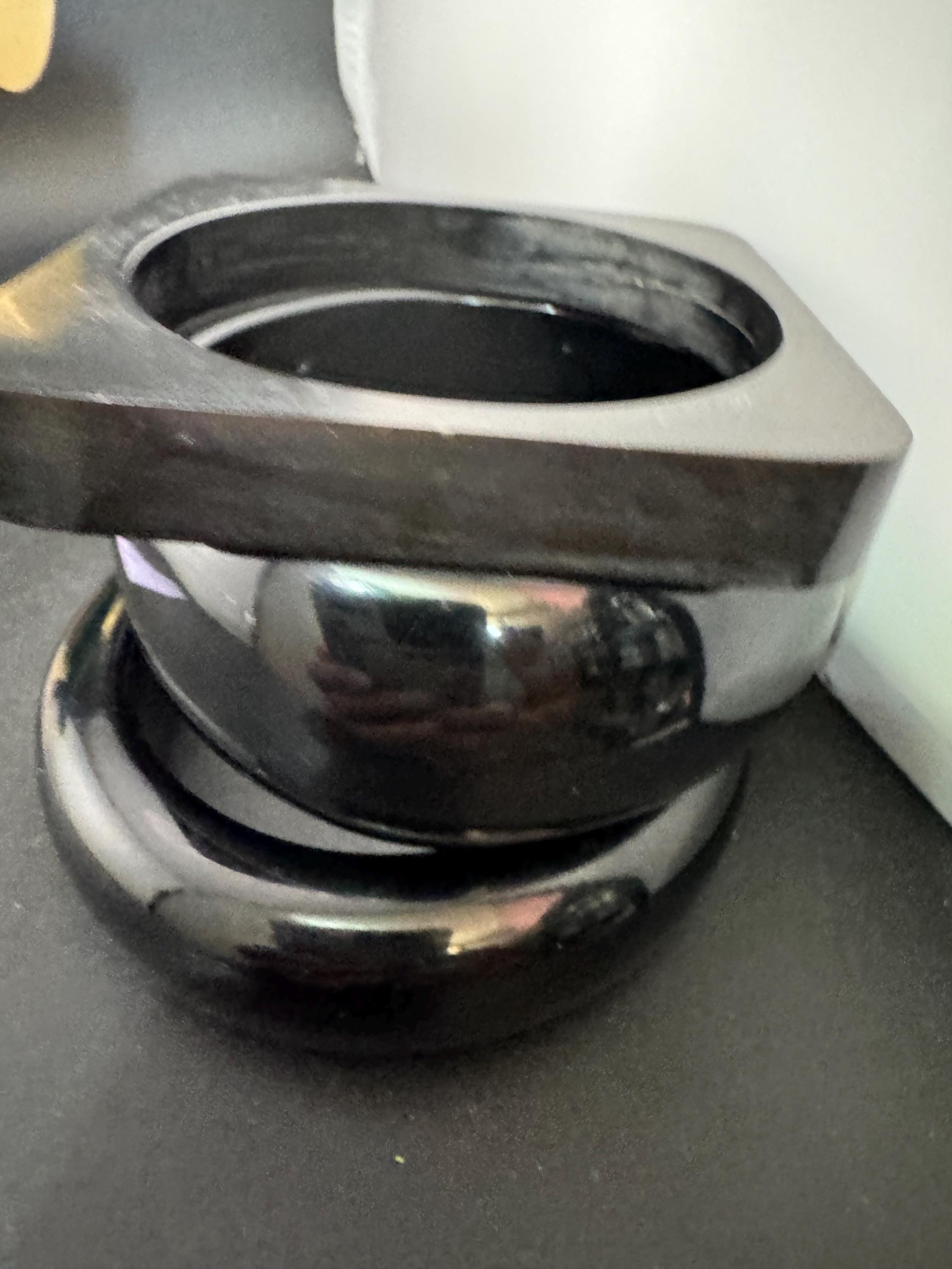 Vintage stack of black Chunky stylish plastic bangles retro acrylic bracelets