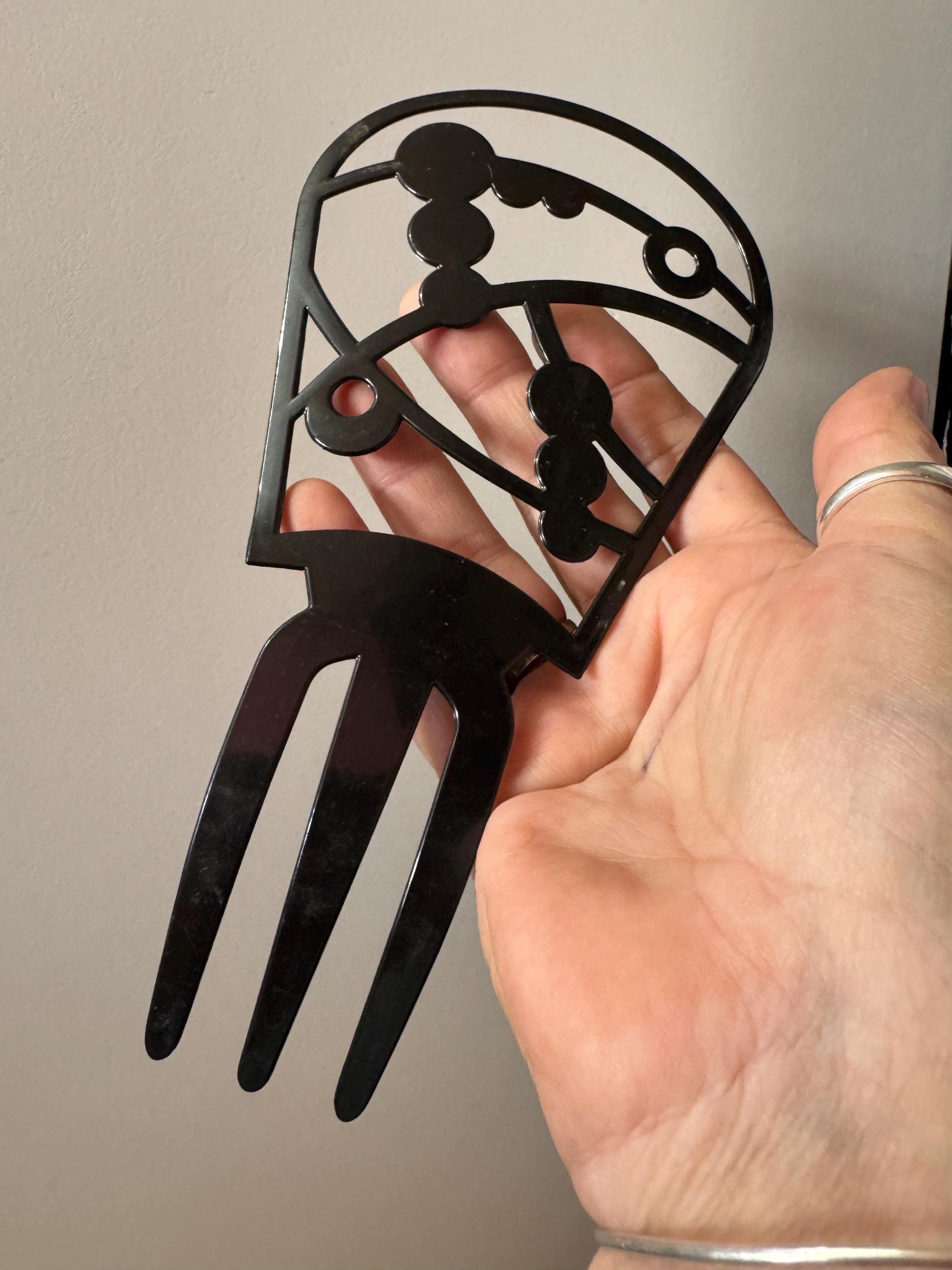 vintage large black openwork plastic traditional Spanish peineta hair comb, mantilla