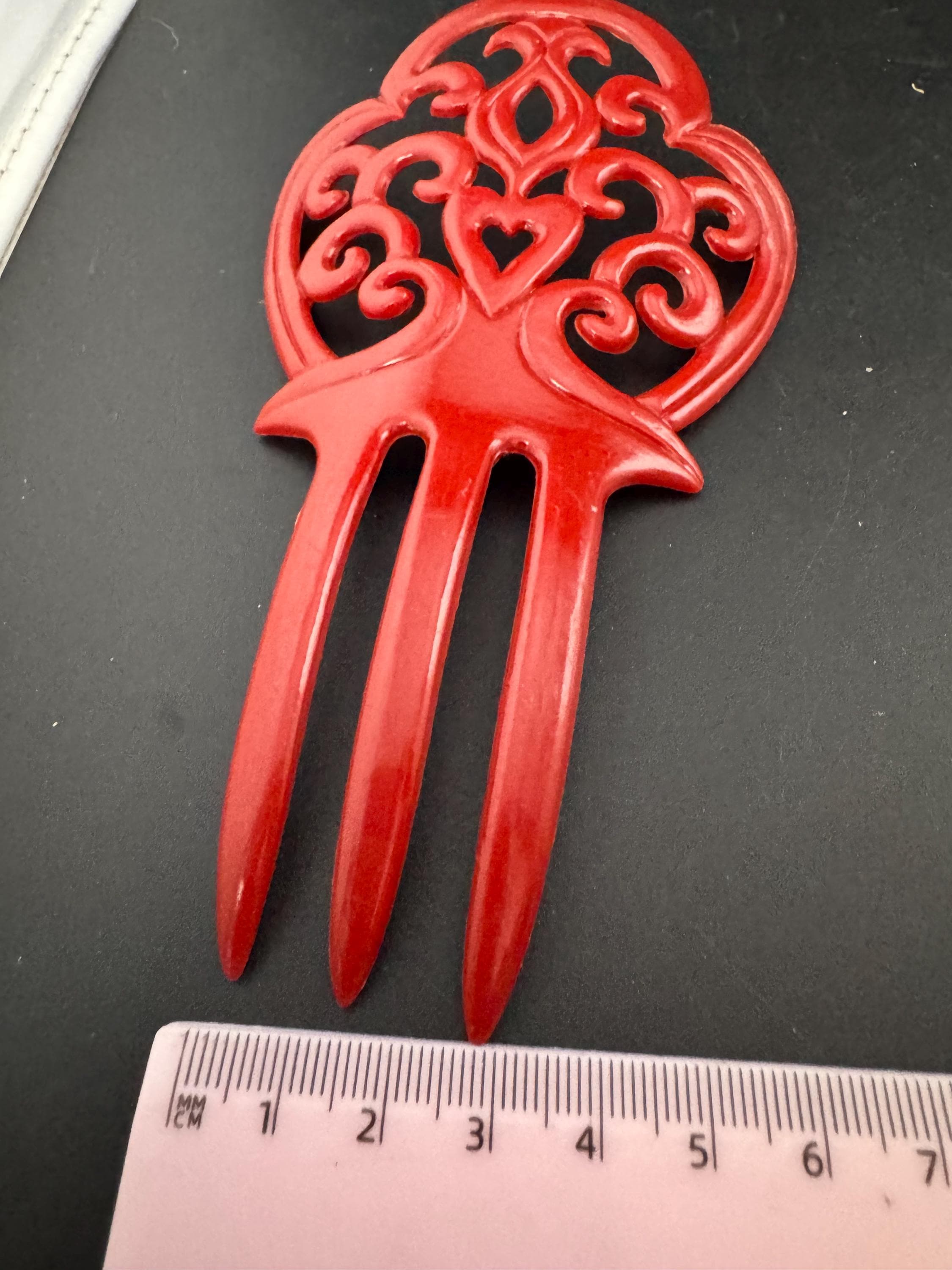 vintage dark red openwork plastic traditional Spanish peineta hair comb, mantilla