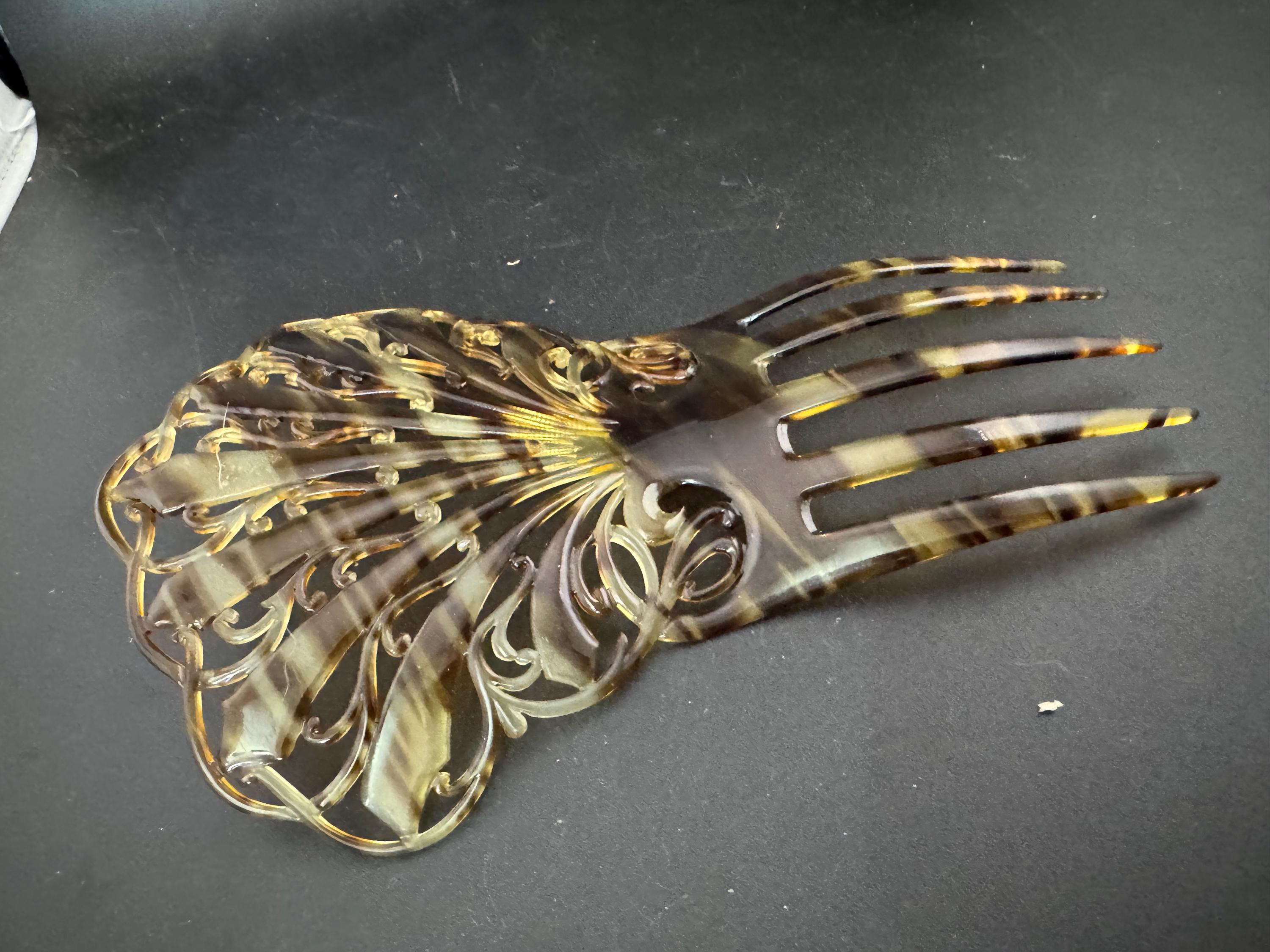 Antique Mantilla Comb Brown Faux Tortoiseshell Celluloid Cut out work Hair Slides Peineta