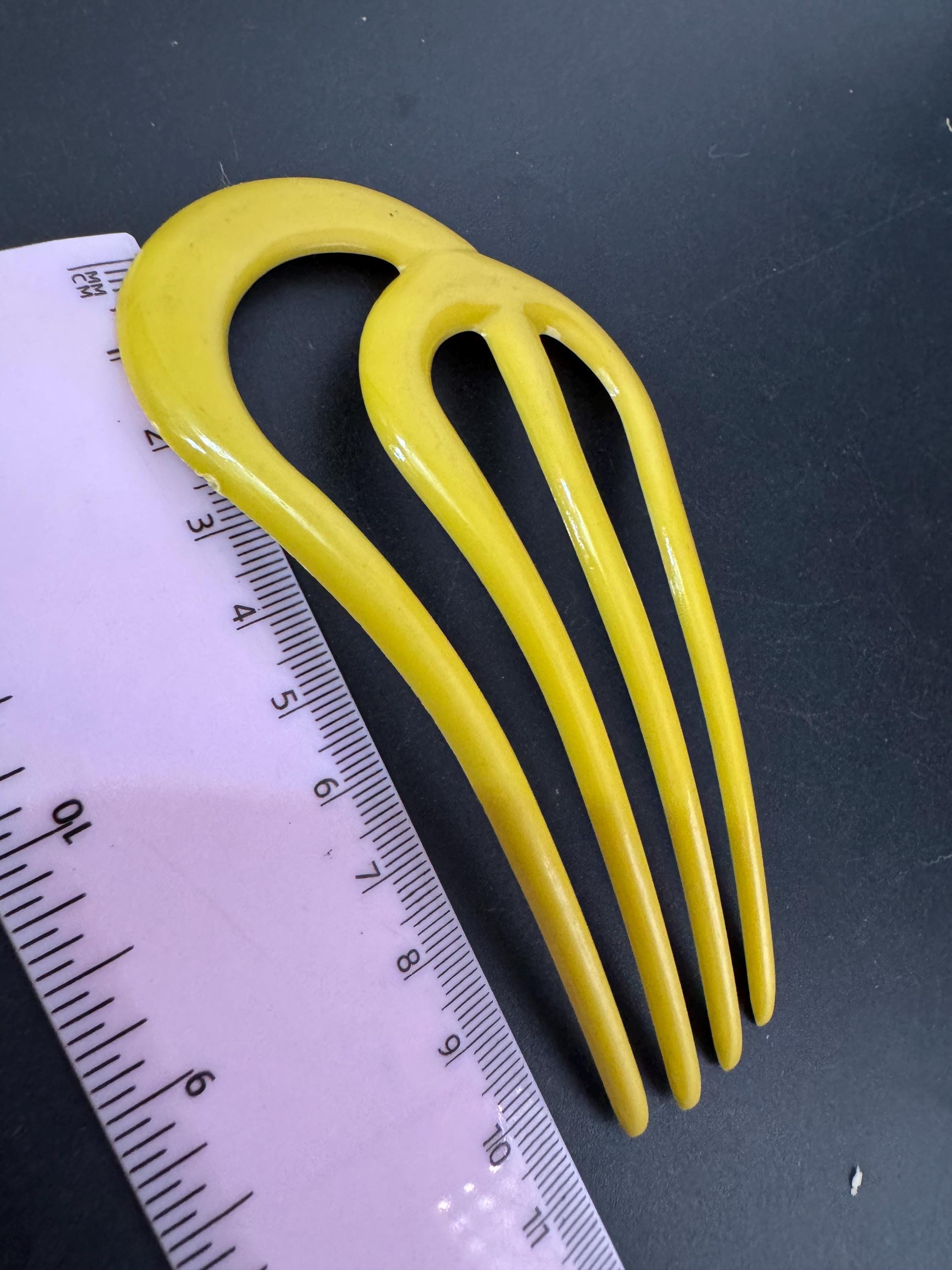 Vintage yellow early plastic Celluloid Chignon Bun Pin Hair comb, retro Bridal Hairdressing 4 prong
