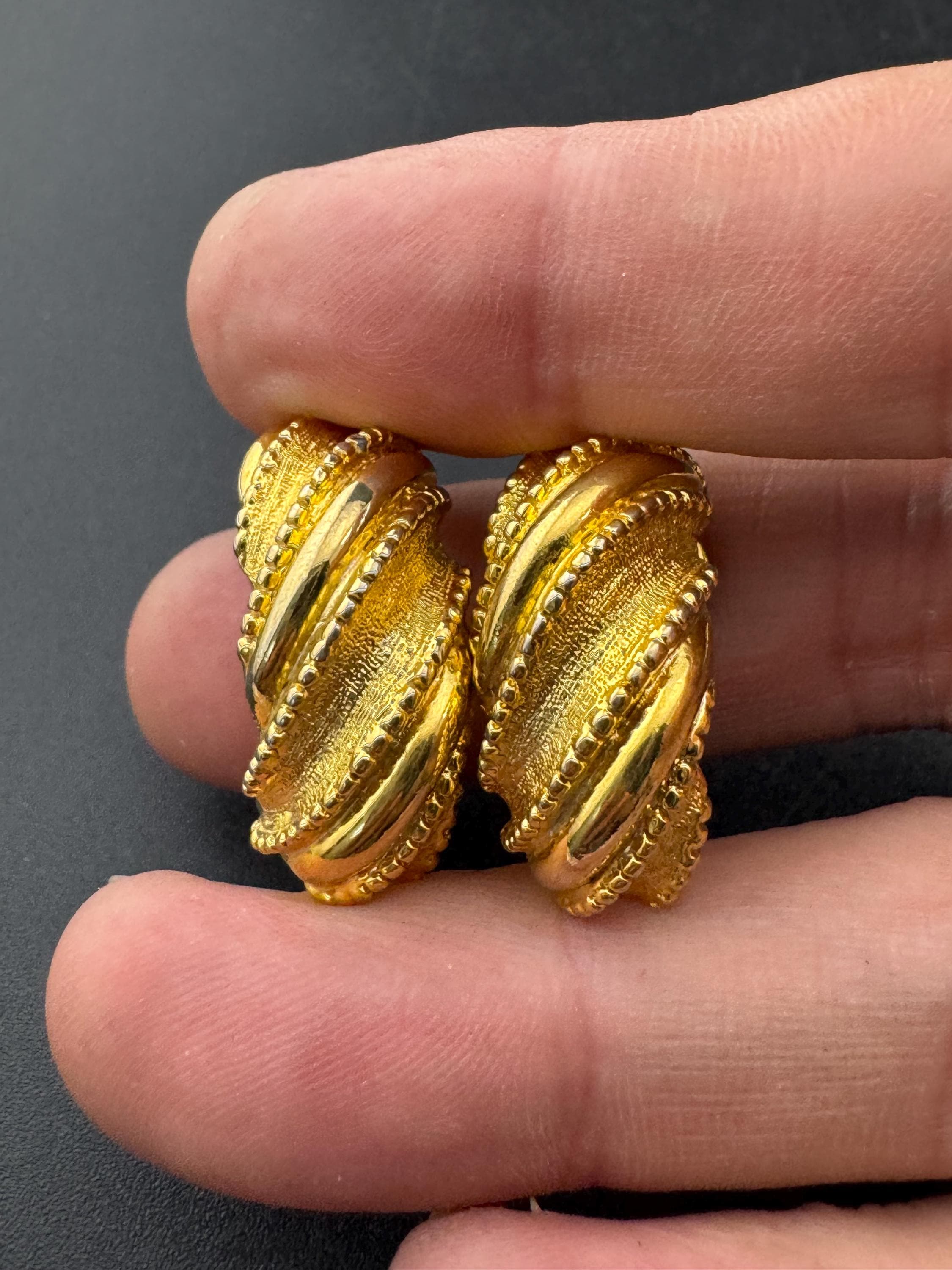 Vintage gold tone ornate half hoop textured chain clip on earrings