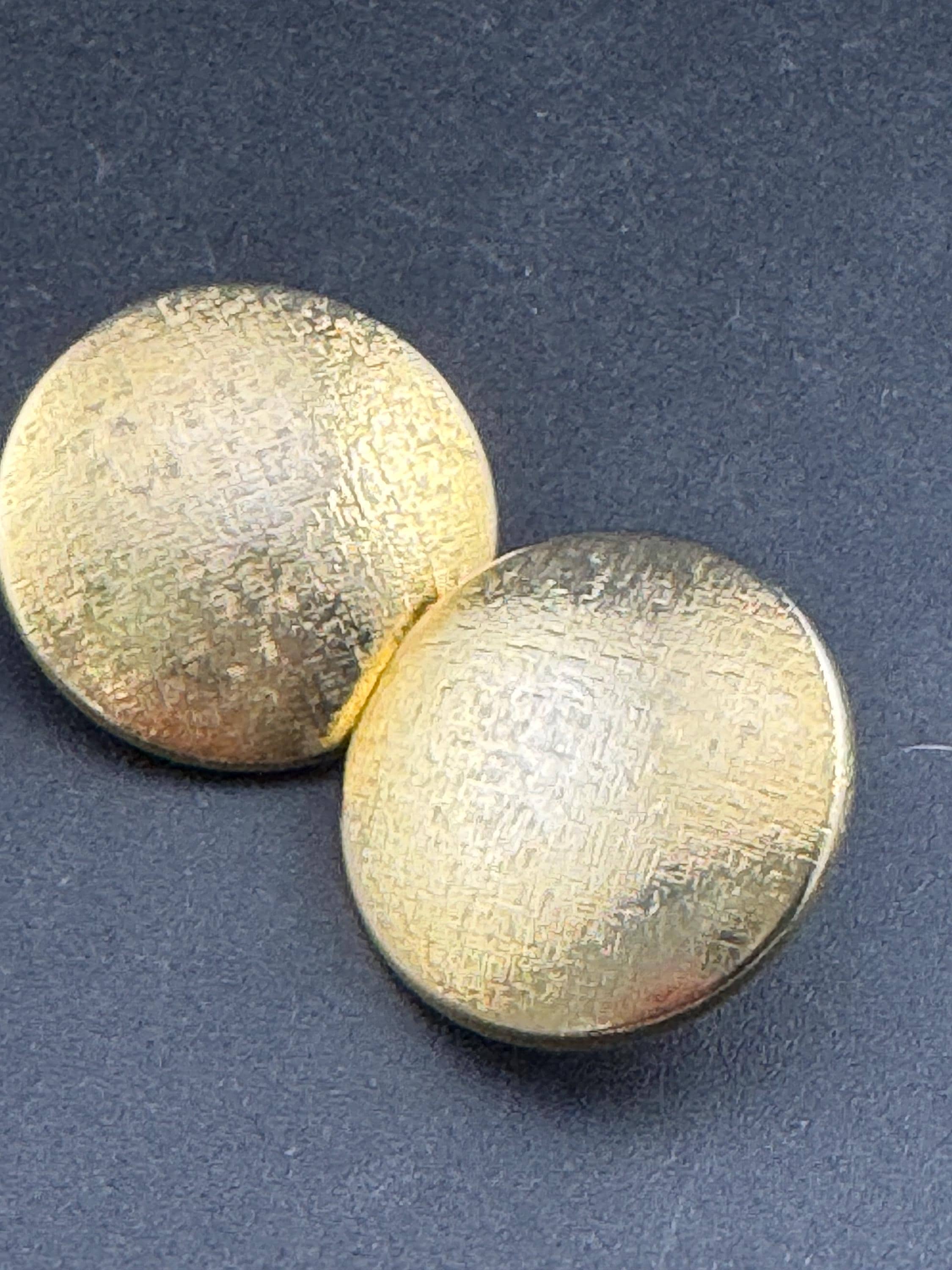 oversized gold tone 3cm round disc textured lightweight clip on earrings