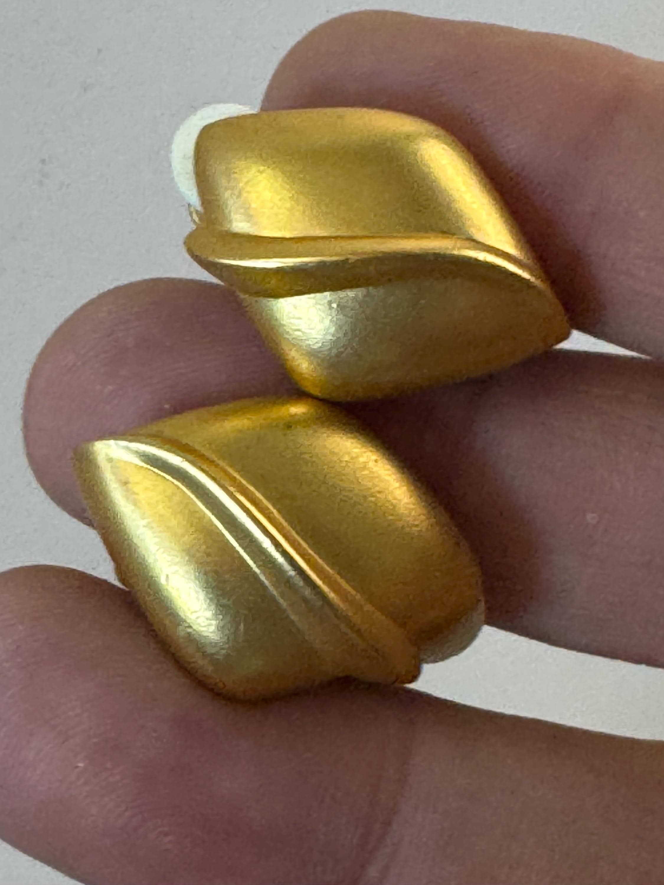 Matt gold tone Vintage 2.75cm abstract leaf yellow metal clip on earrings, studs