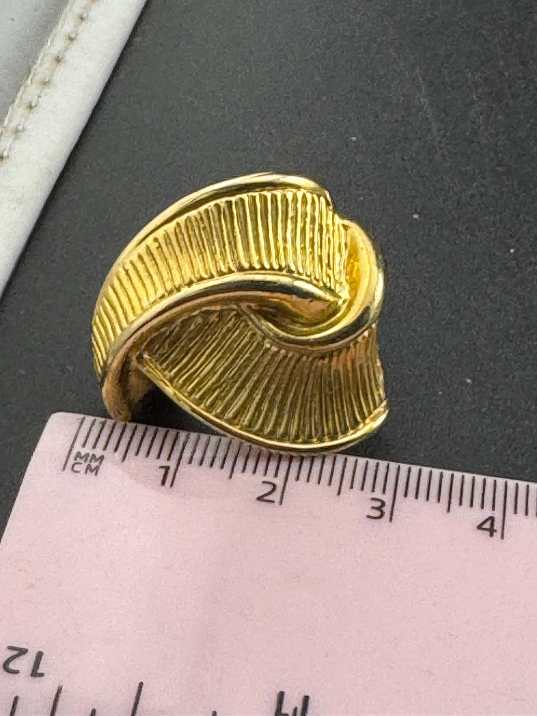 Vintage 3cm abstract textured metal clip on earrings gold tone