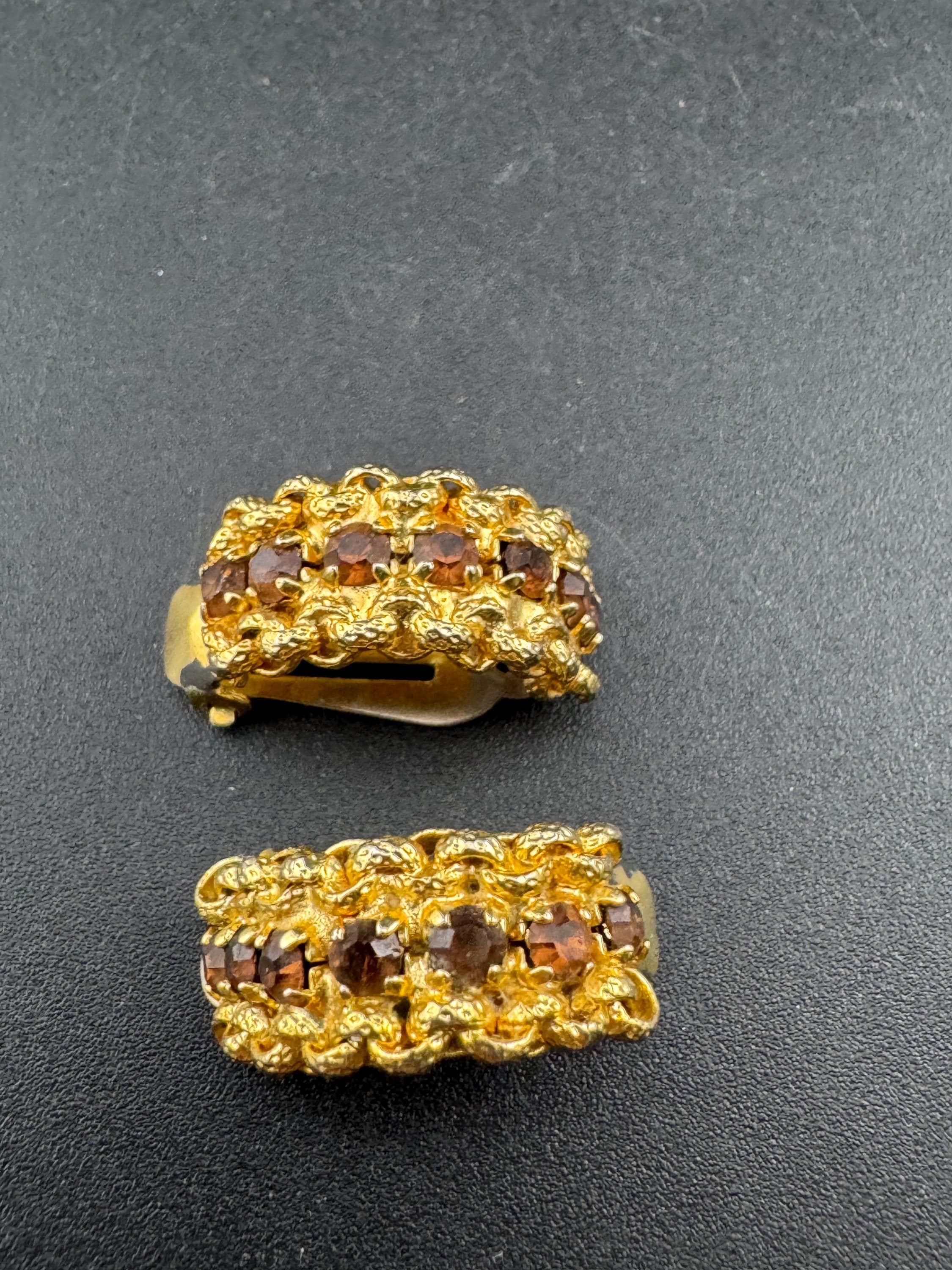 Vintage 1960s brown cognac glass gold tone half hoop mesh 2cm hoop clip On Earrings