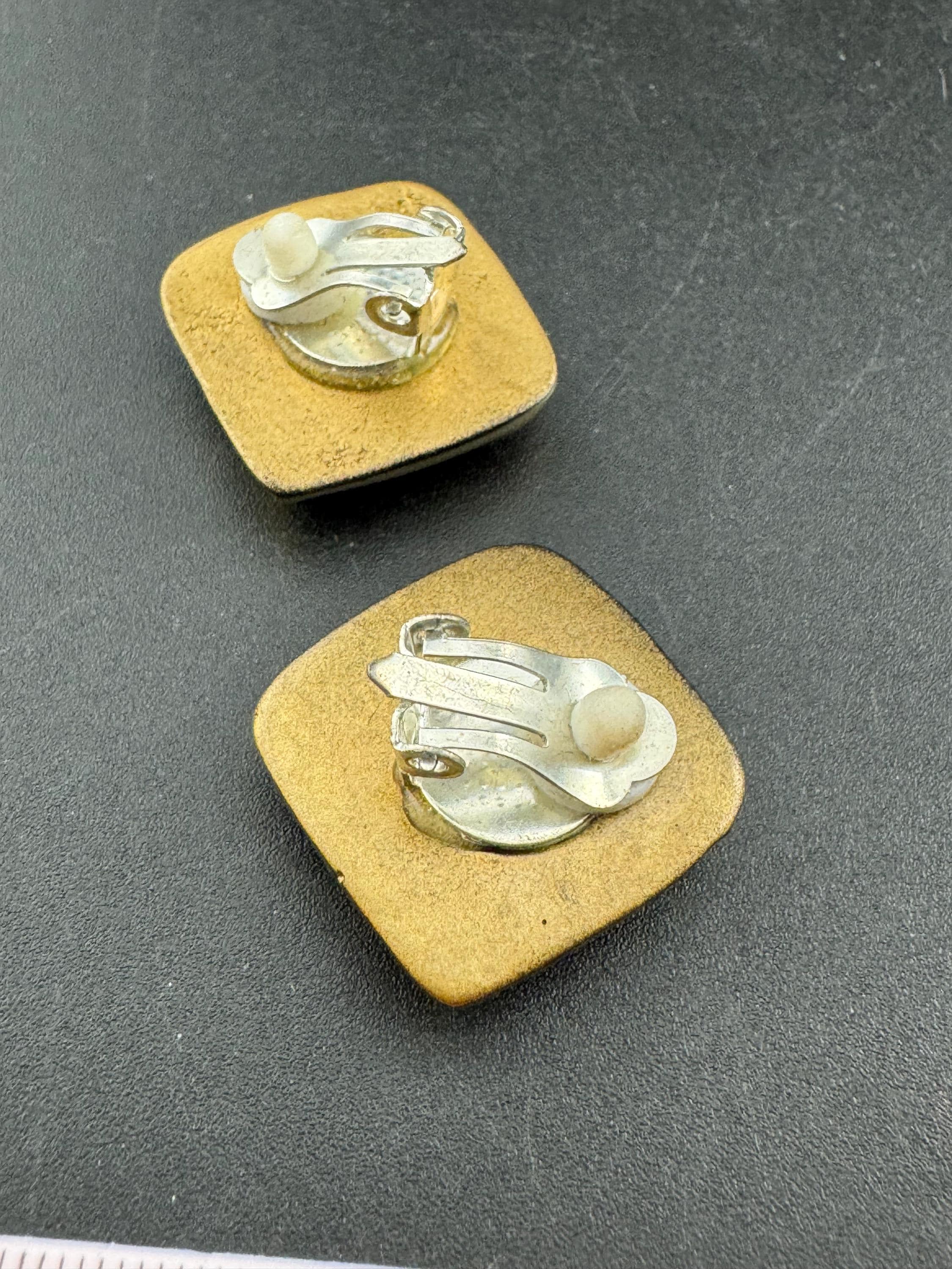 Vintage 2cm Faux Tortoiseshell square Clip on earrings, plastic brown studs