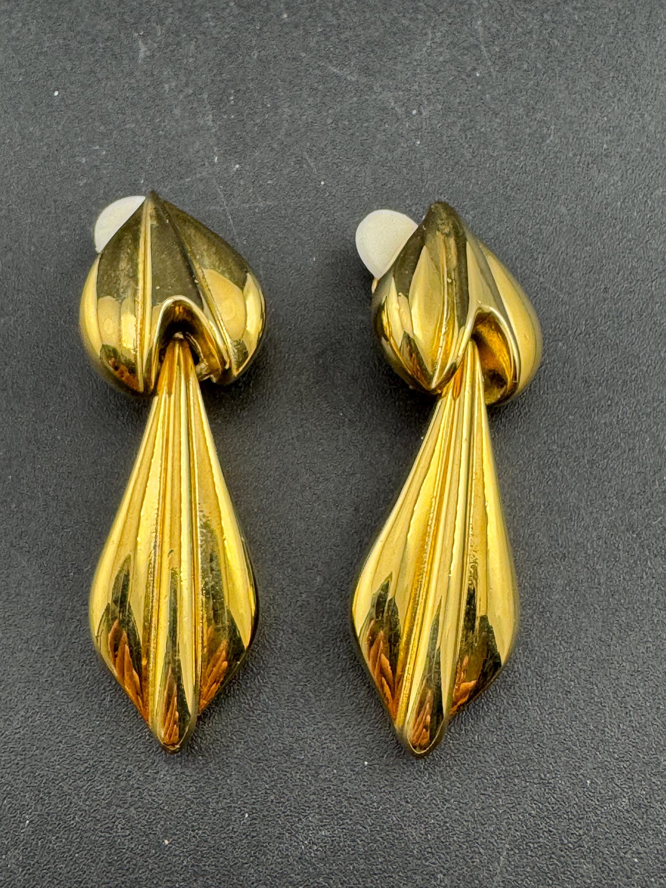 Vintage 80s high gloss slim gold tone door knocker dangly clip on earrings
