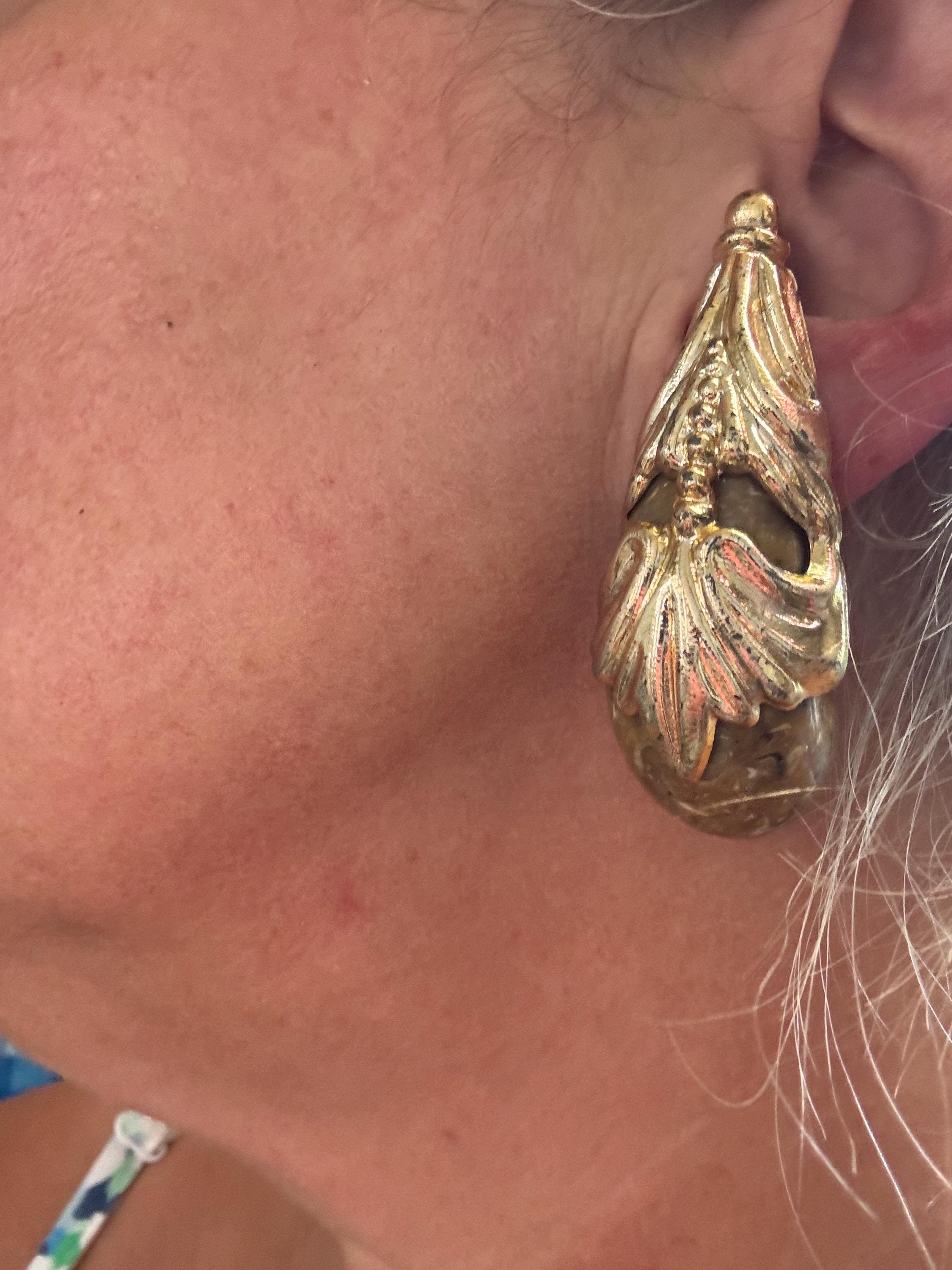 XL 6.5cm Vintage plastic oversized gold tone marbled brown tan clip on dangly drop earrings lightweight