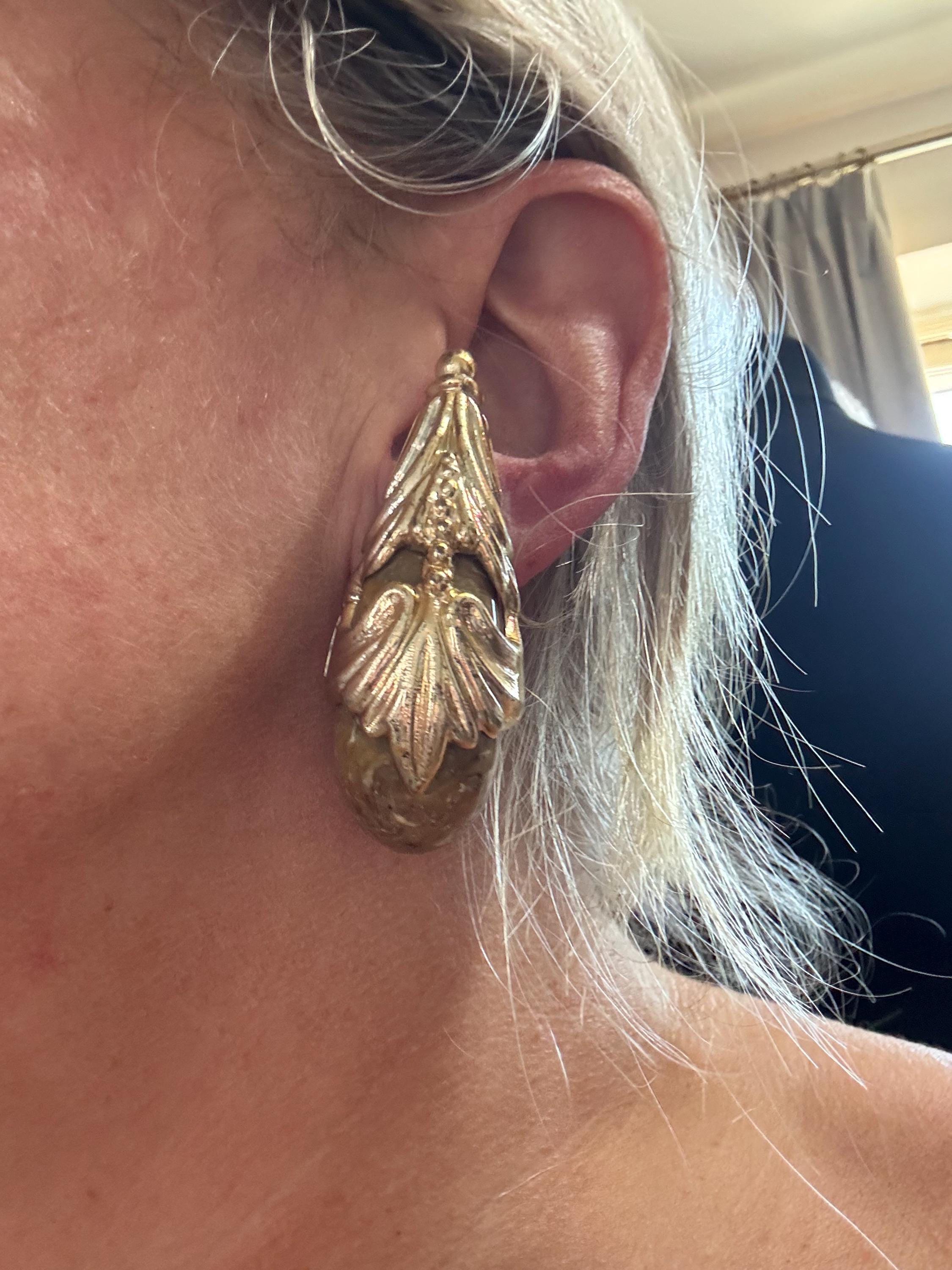 XL 6.5cm Vintage plastic oversized gold tone marbled brown tan clip on dangly drop earrings lightweight