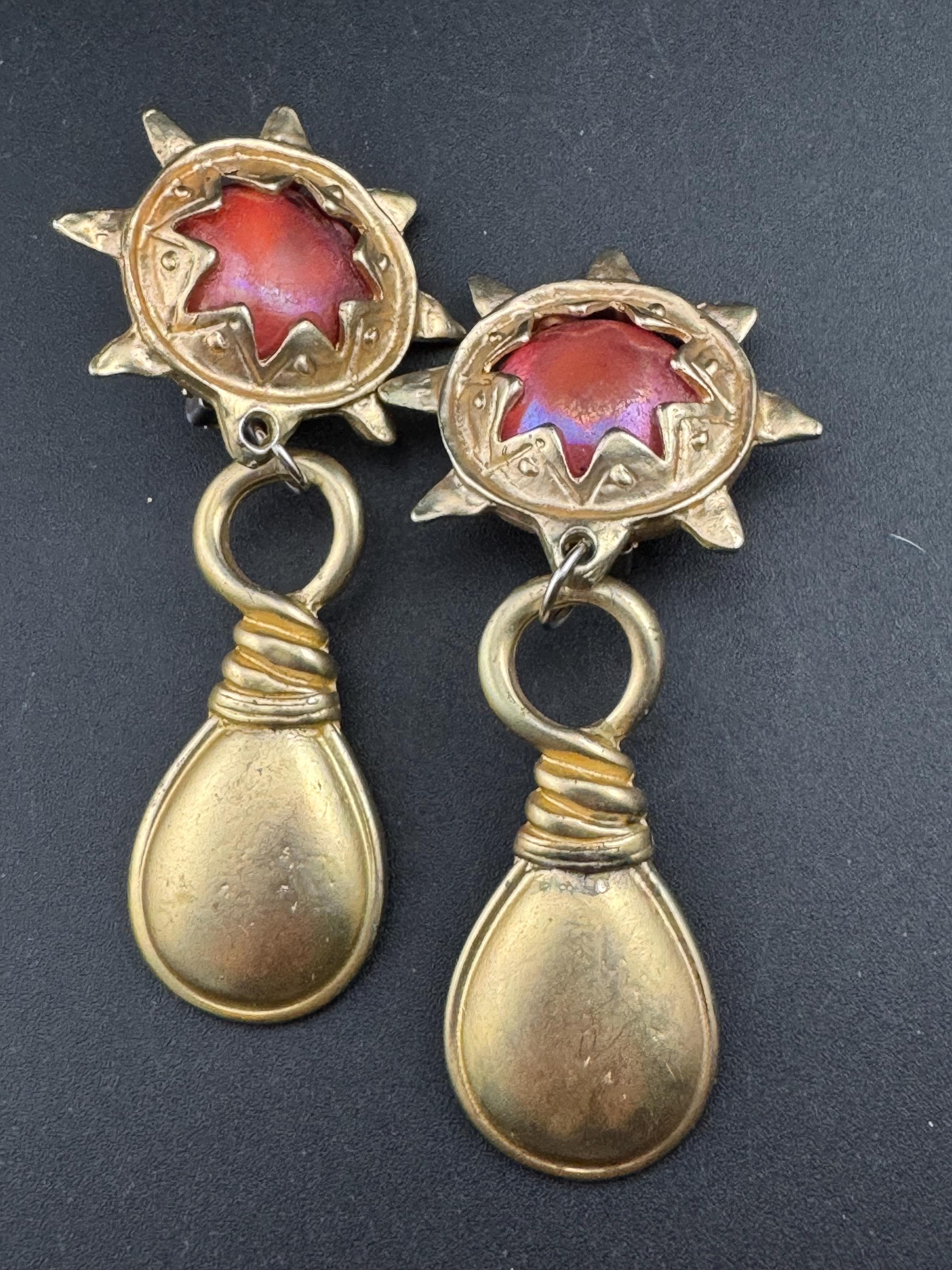 XL Large matt gold tone dangly clip on SUN teardrop Earrings quth central orange cabochon