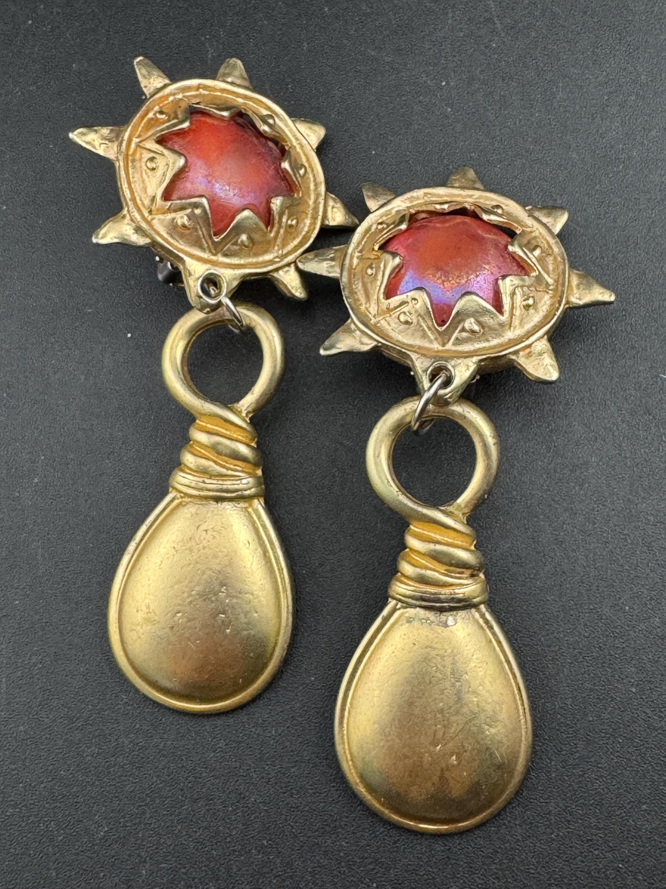 XL Large matt gold tone dangly clip on SUN teardrop Earrings quth central orange cabochon