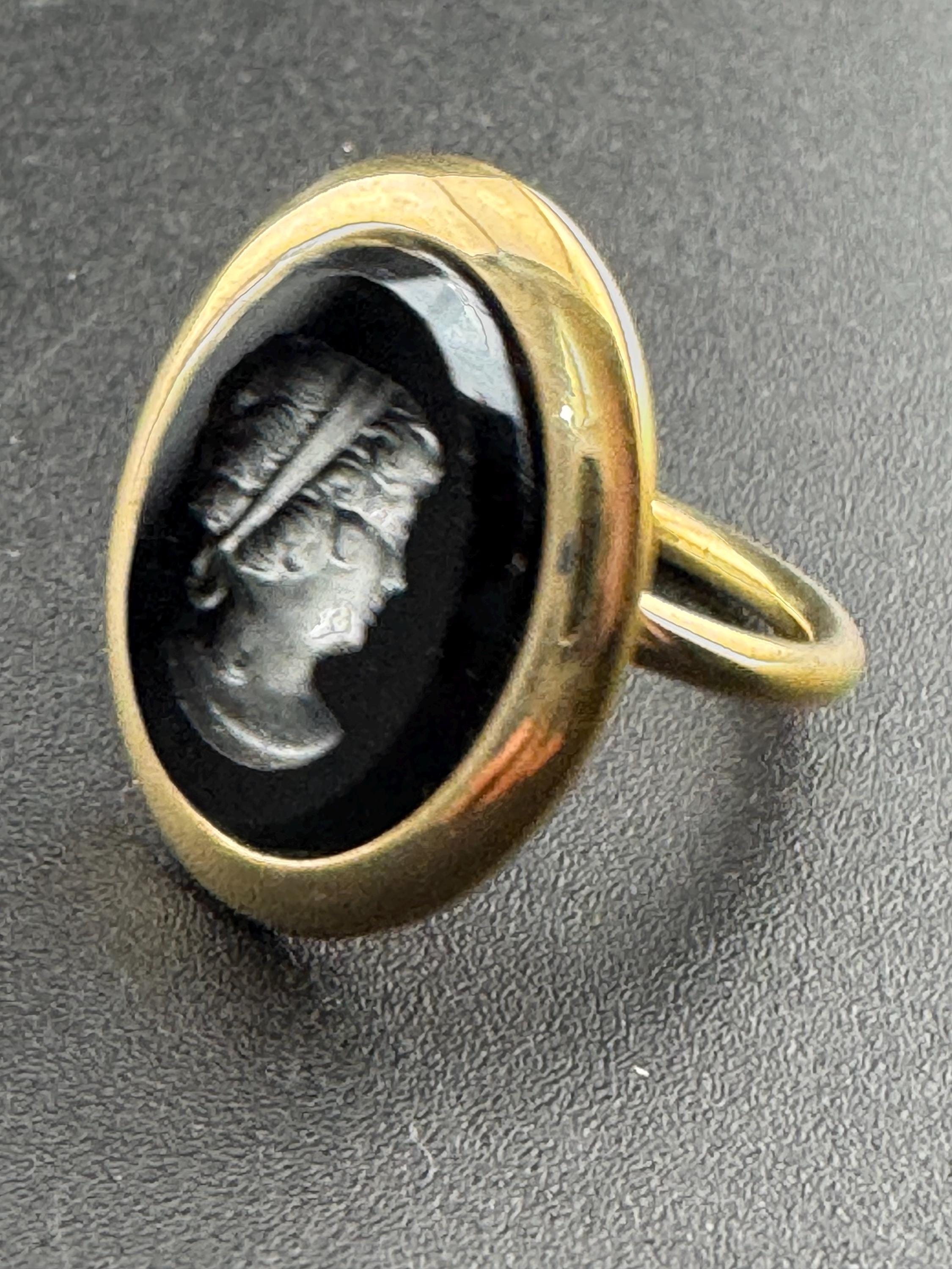 Signed Sarah Coventry Cameo Ring: Gold Tone Intaglio, 1970s Modernist Design