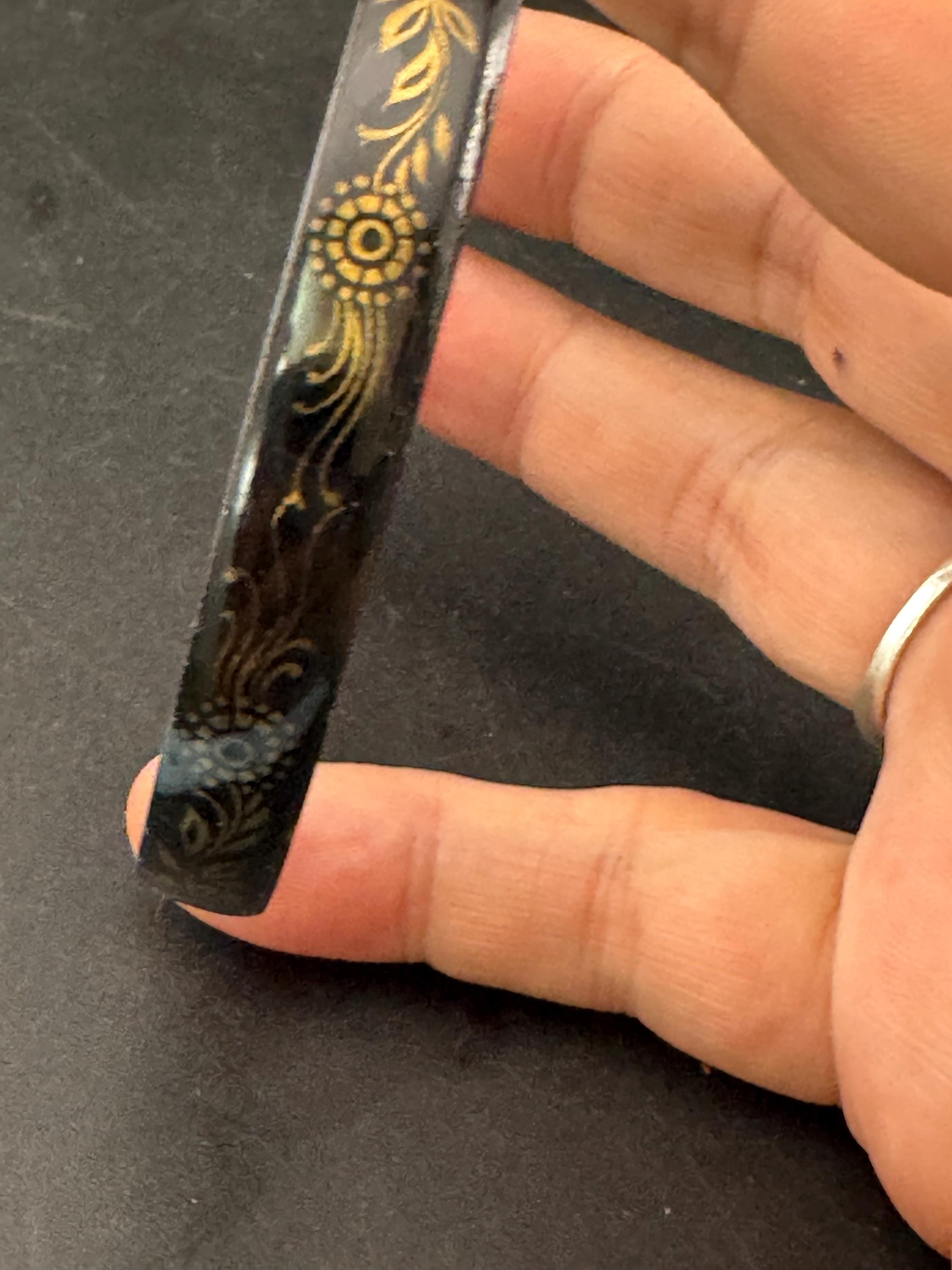 Vintage unsigned black and gold enamel floral bangle art nouveau style slim 8mm