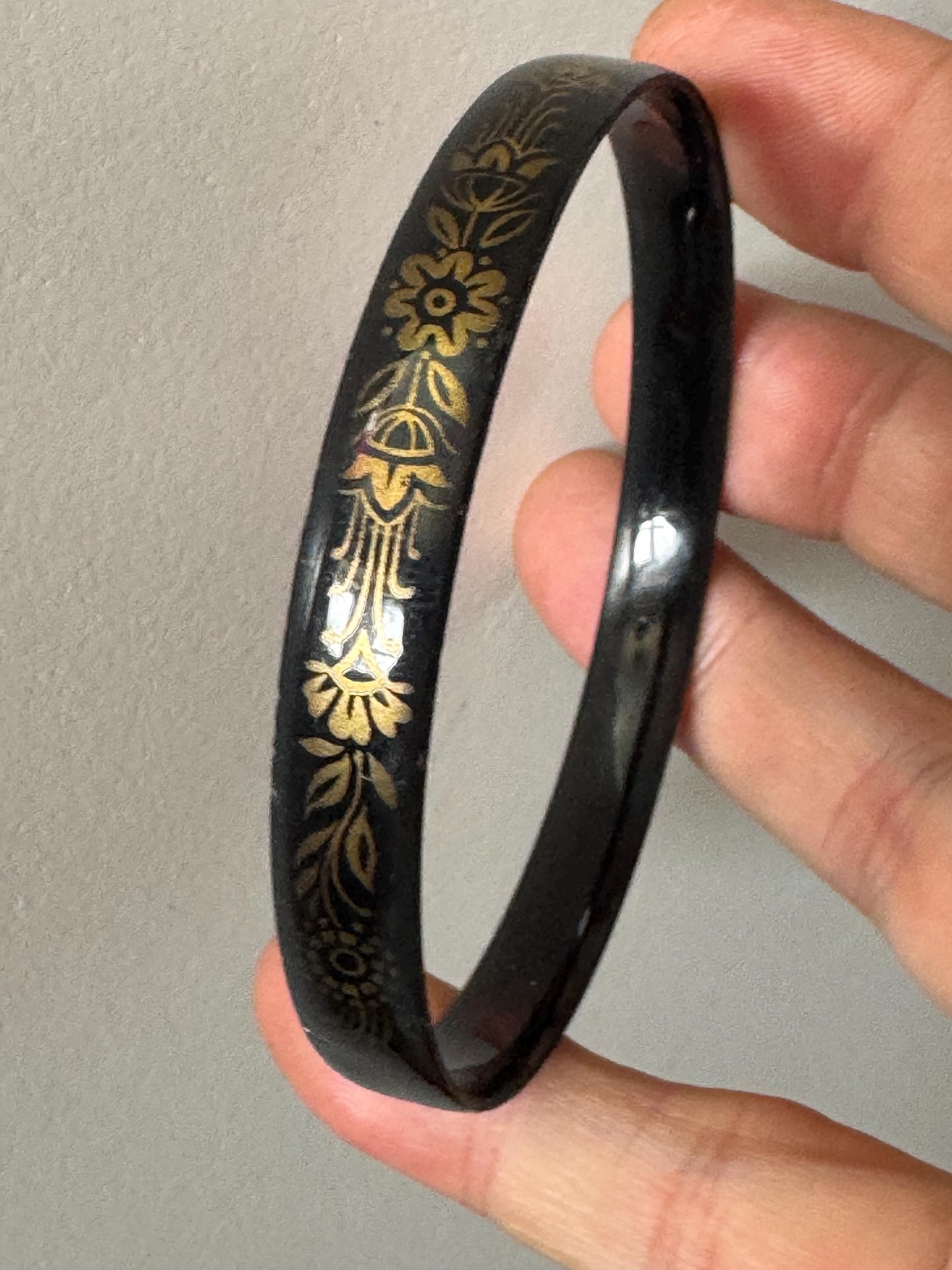 Vintage unsigned black and gold enamel floral bangle art nouveau style slim 8mm