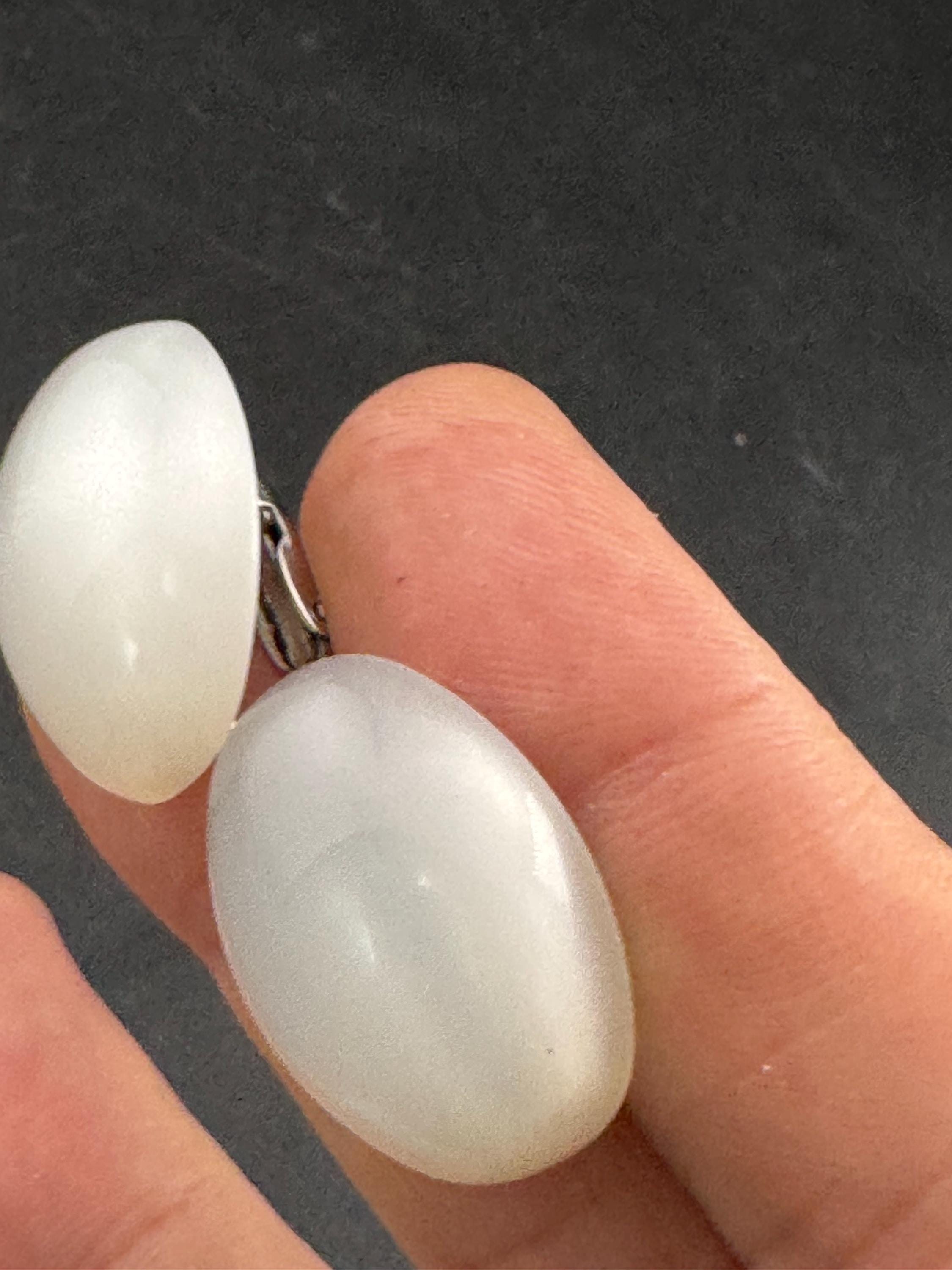 Signed RICHELIEU Vintage white pearlised lucite oval domed stud clip on earrings