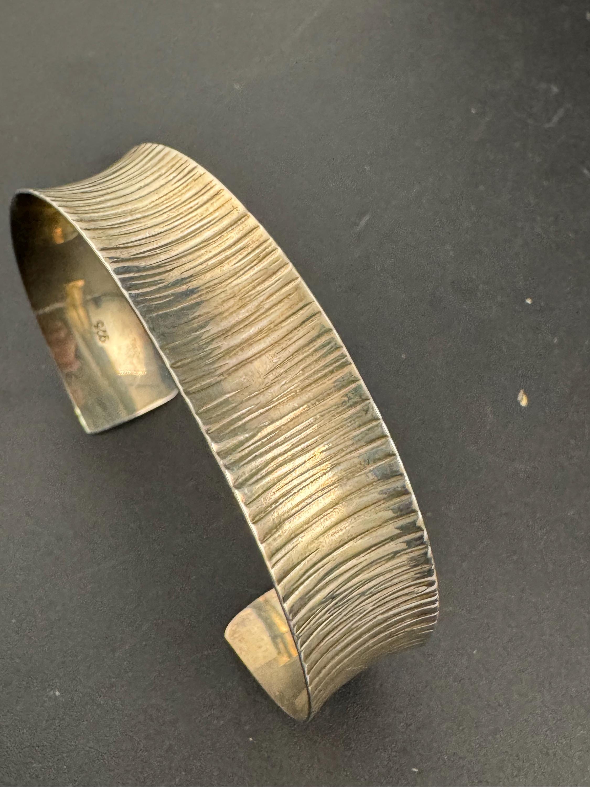 Vintage 1.5cm Wide 925 sterling silver engraved bark open cuff bangle 15.7 grams