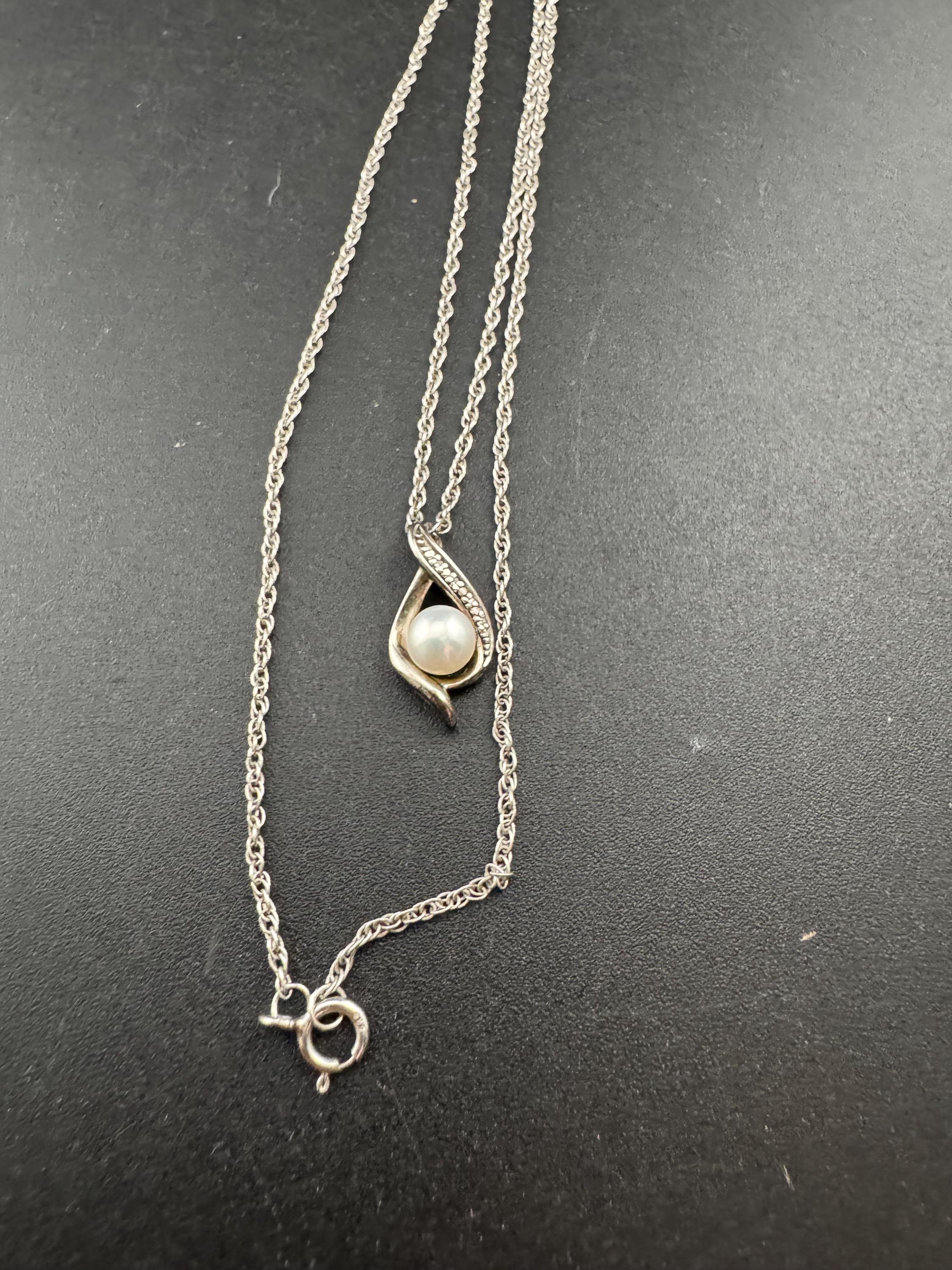 925 sterling silver dainty natural cultured pearl pendant on a 48cm chain