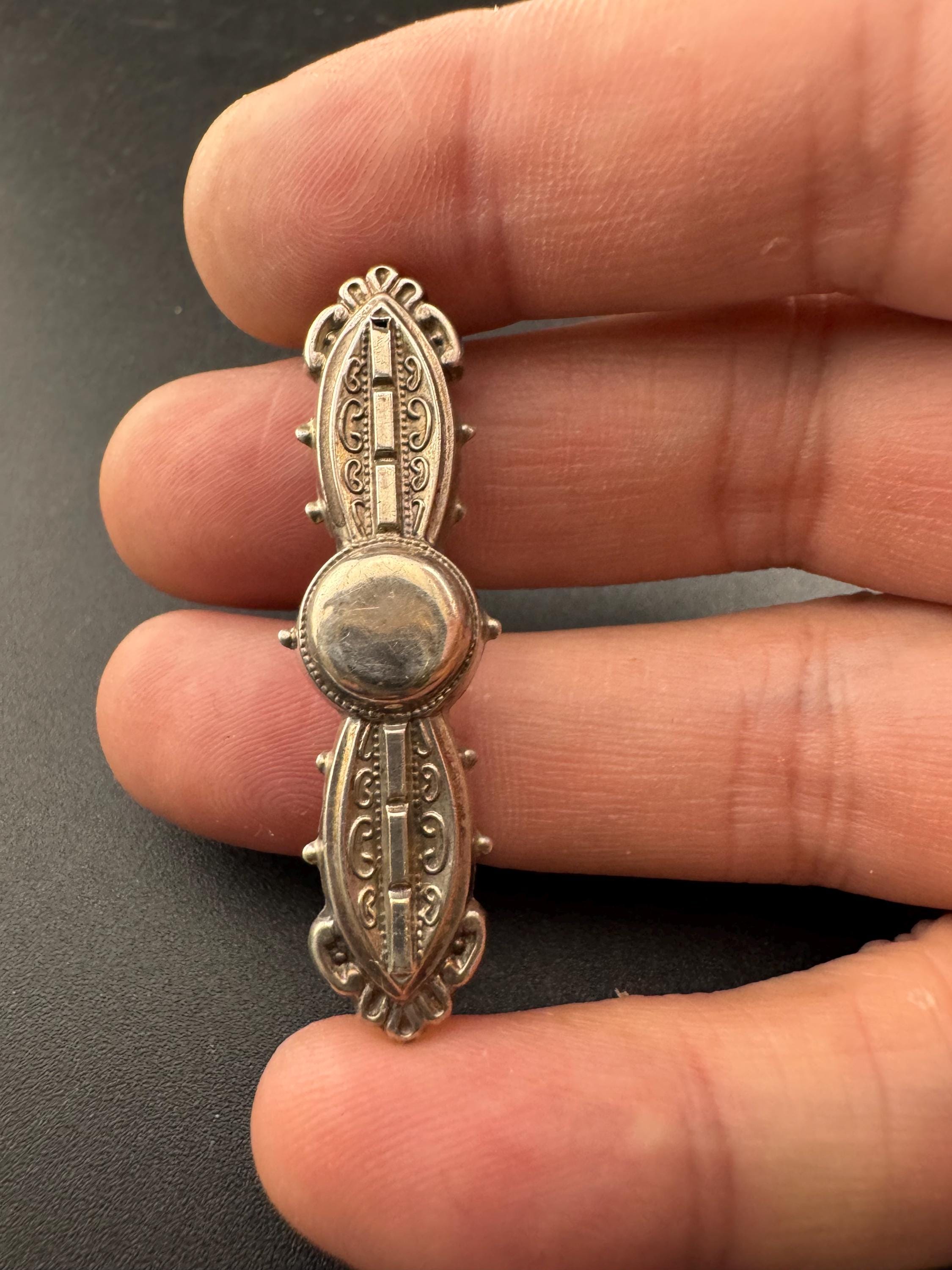 Victorian Antique aesthetic period  925 sterling silver etched bar brooch 3.2grams 4.5cm