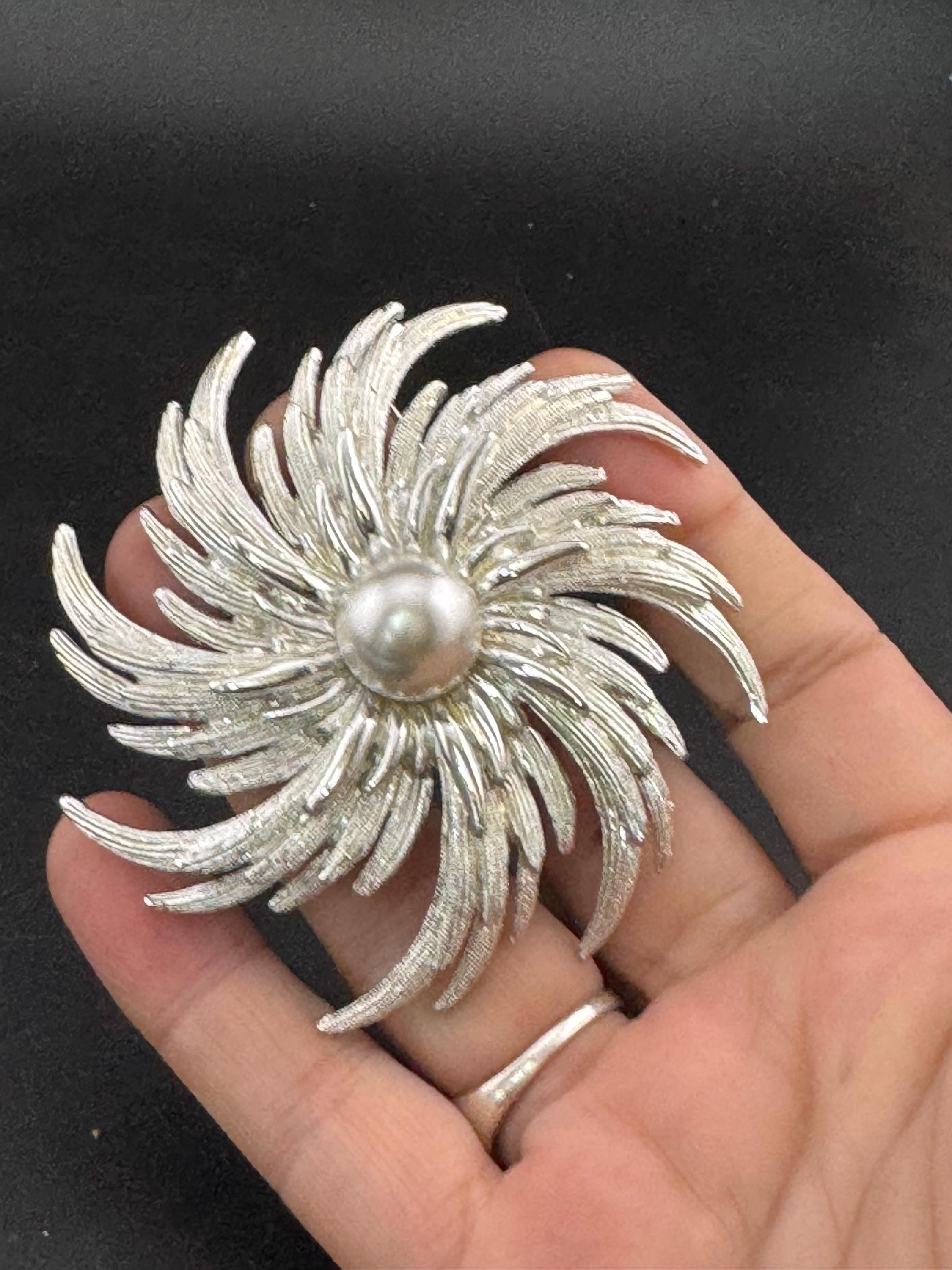 Signed Sarah Coventry modernist flower brooch silver tone with central Pearl cabochon