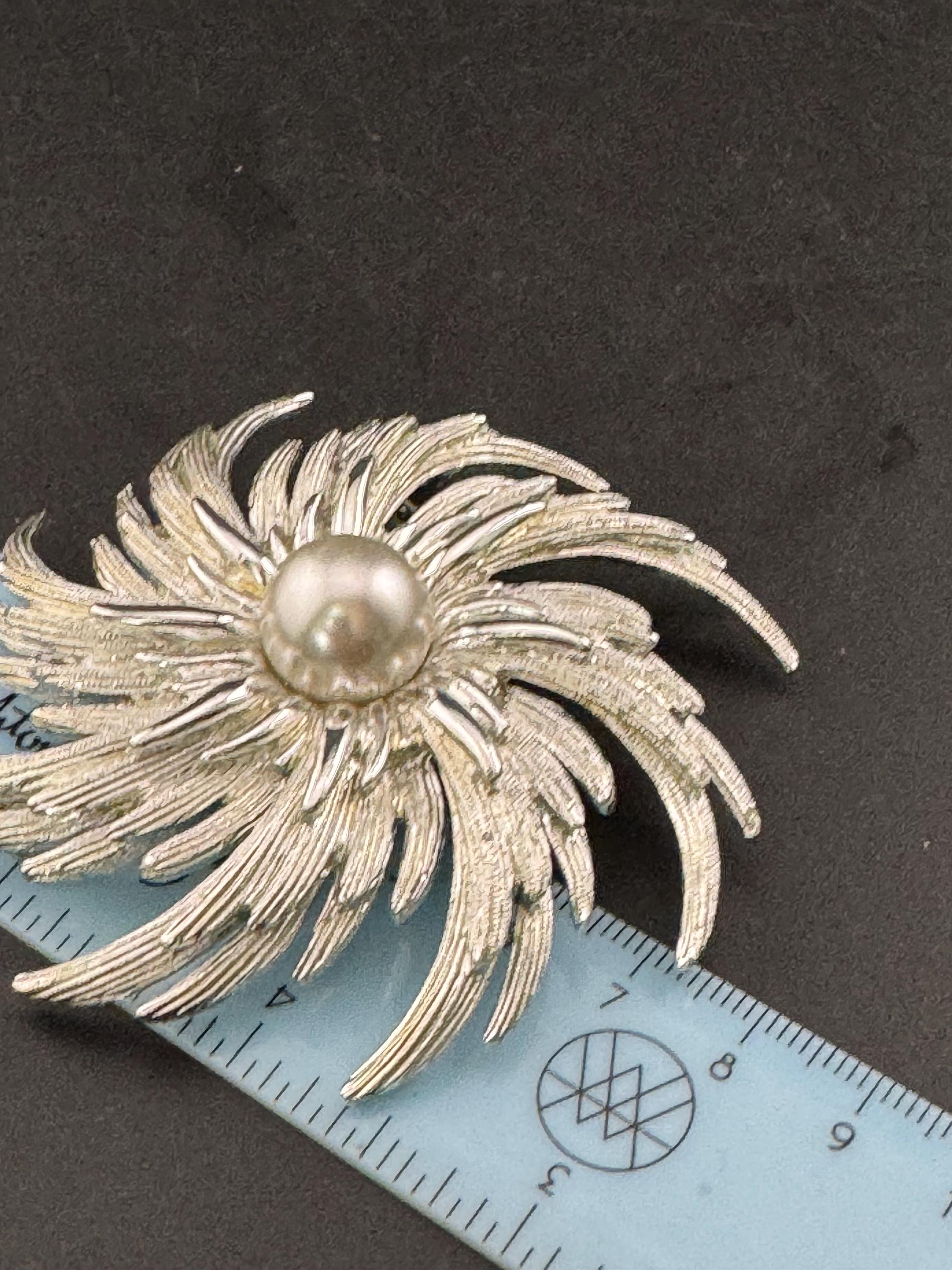 Signed Sarah Coventry modernist flower brooch silver tone with central Pearl cabochon