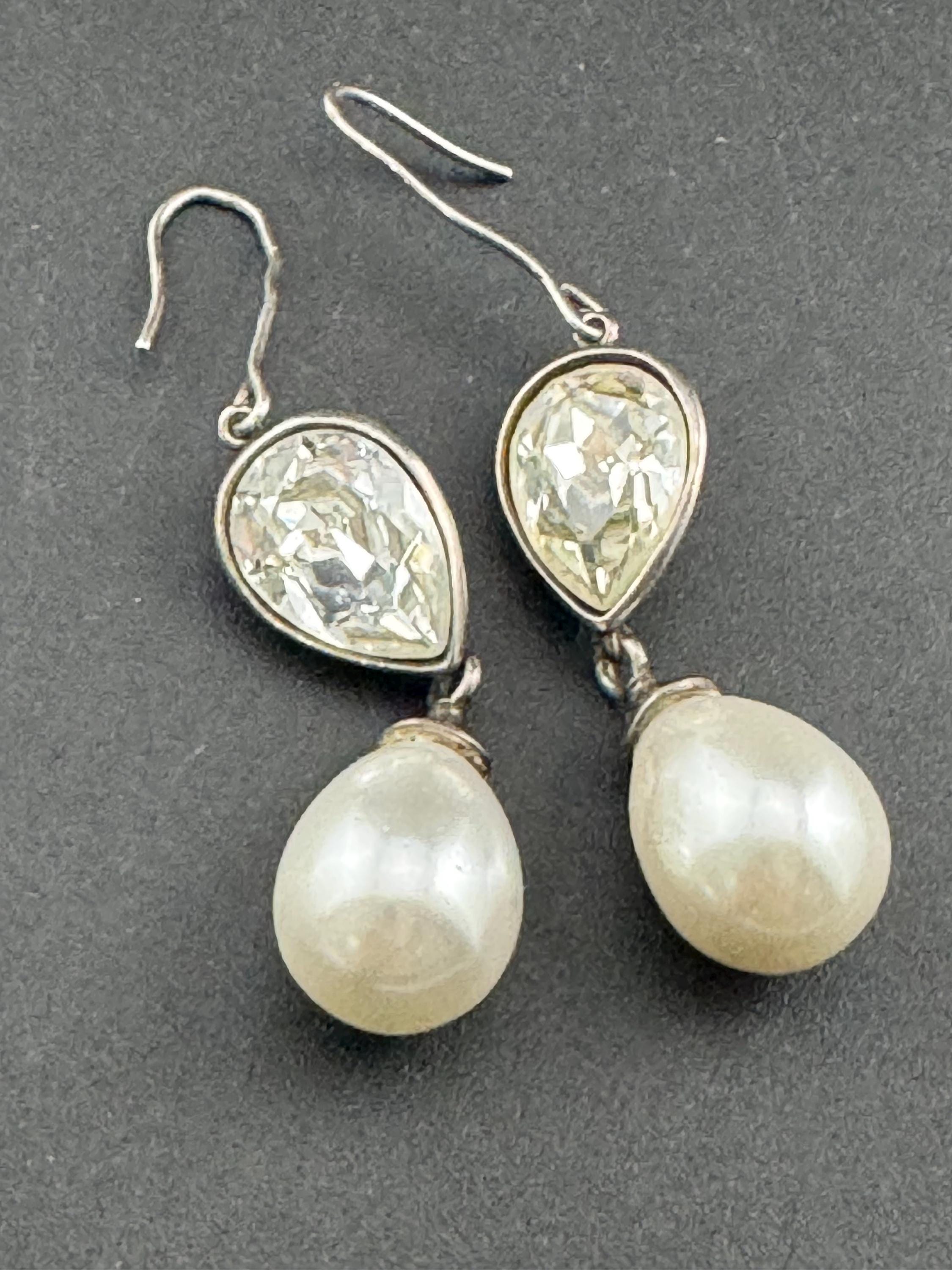 Vintage 1980s 925 Sterling Silver long glass pearl Drop pierced Earrings