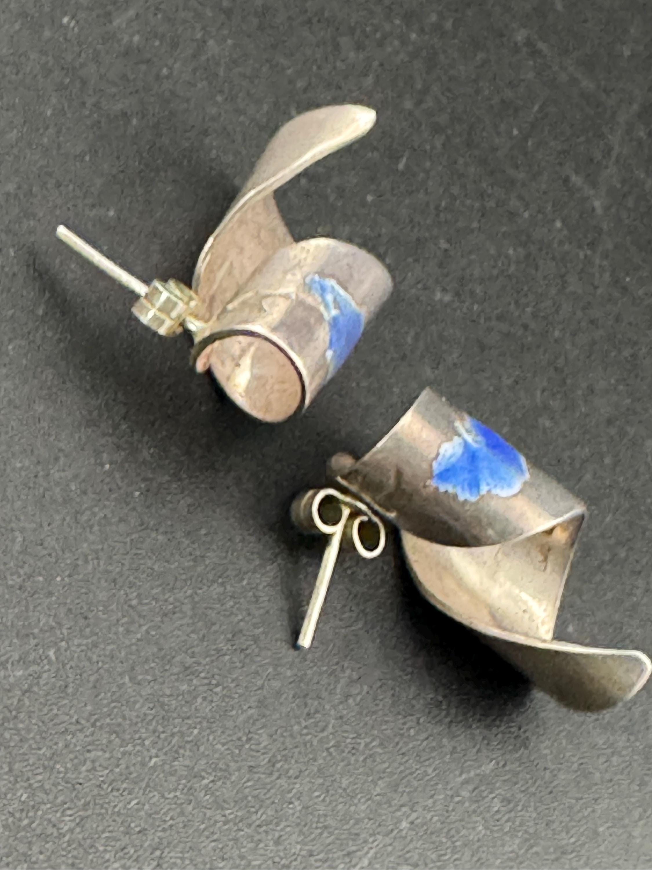925 sterling silver artisan blue enamel twist earrings for pierced ears 8.3 grams 2.5cm