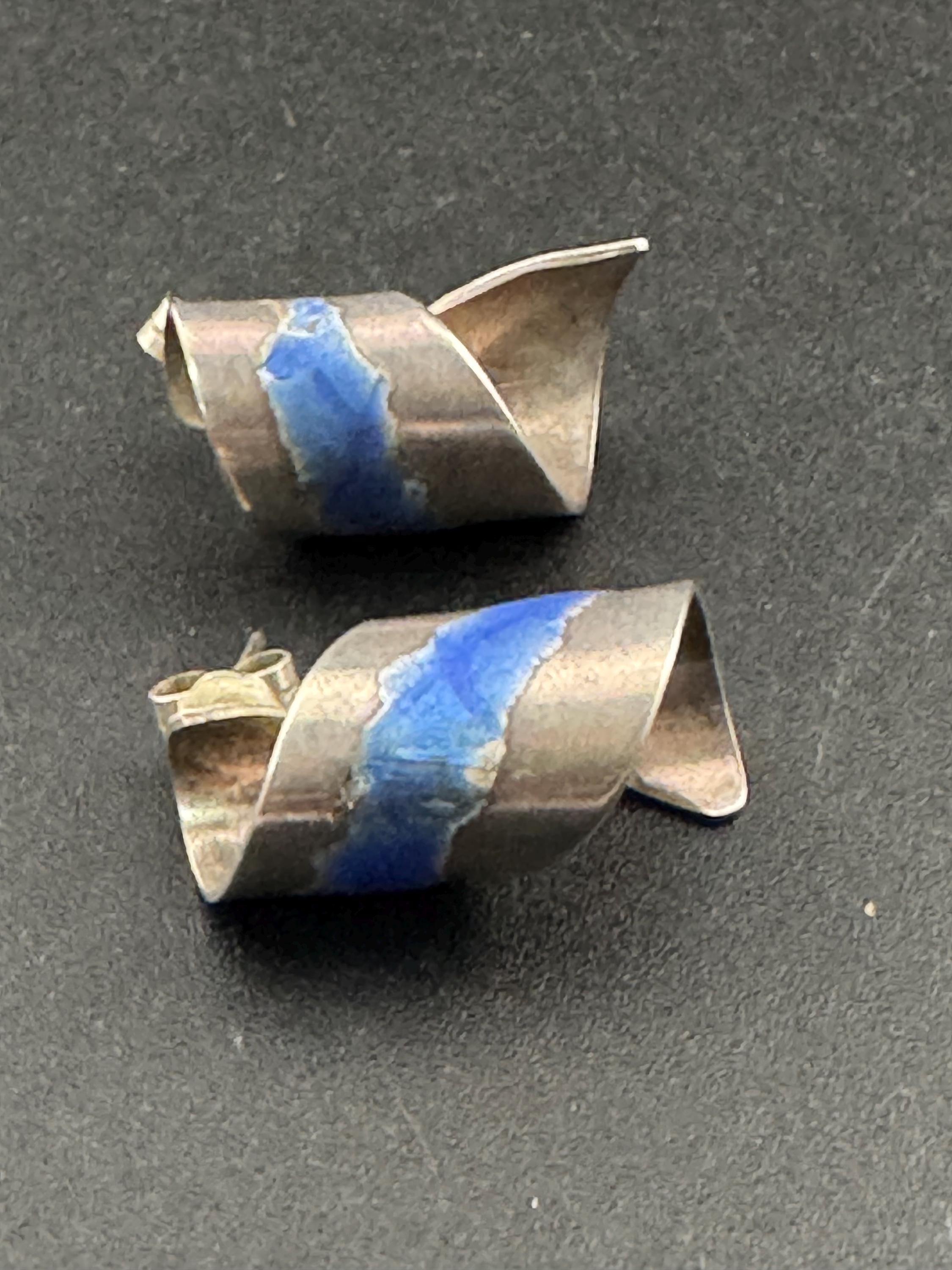 925 sterling silver artisan blue enamel twist earrings for pierced ears 8.3 grams 2.5cm