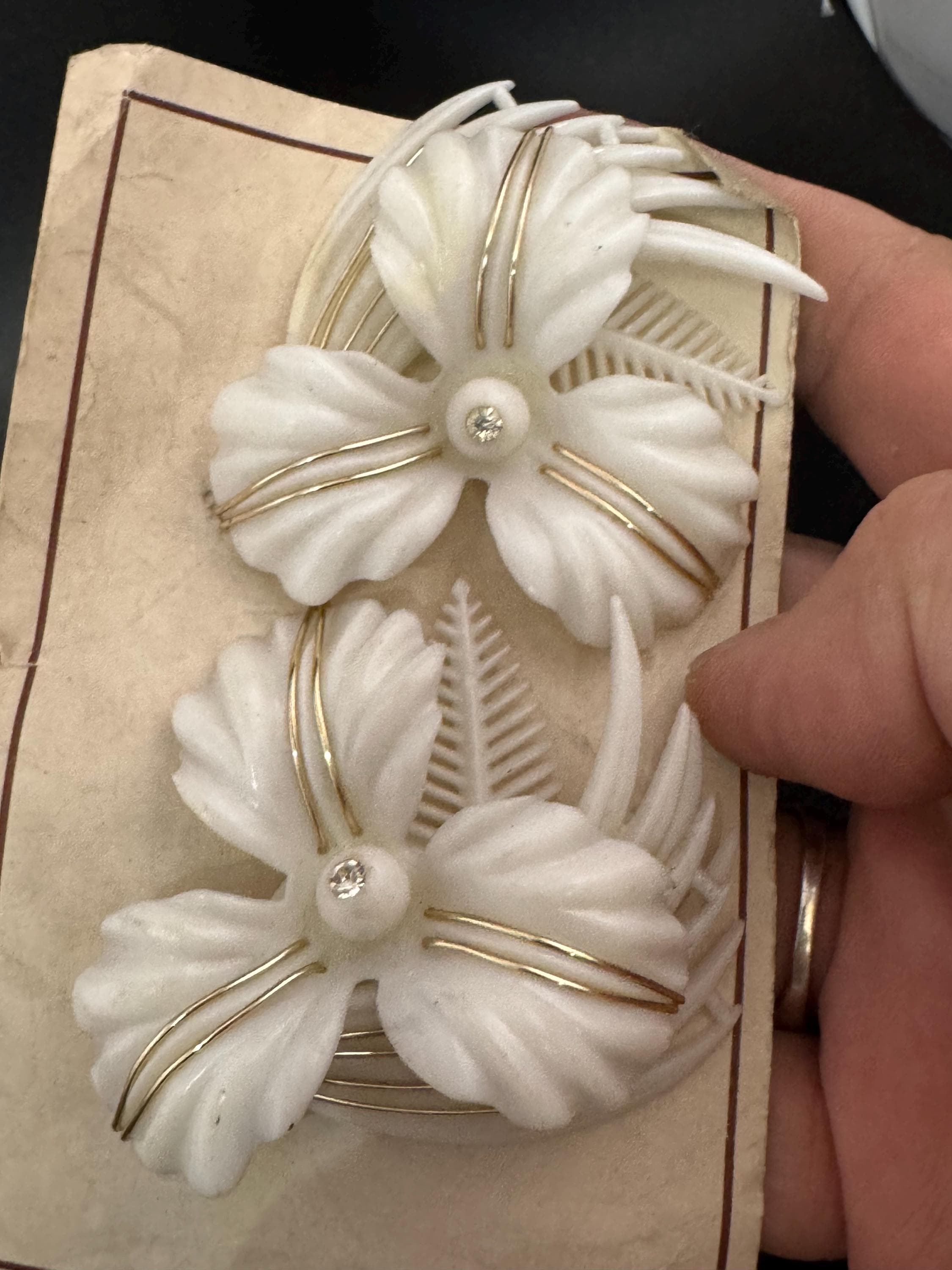 Kitsch Vintage oversized white plastic floral 6cm clip on earrings with central diamante